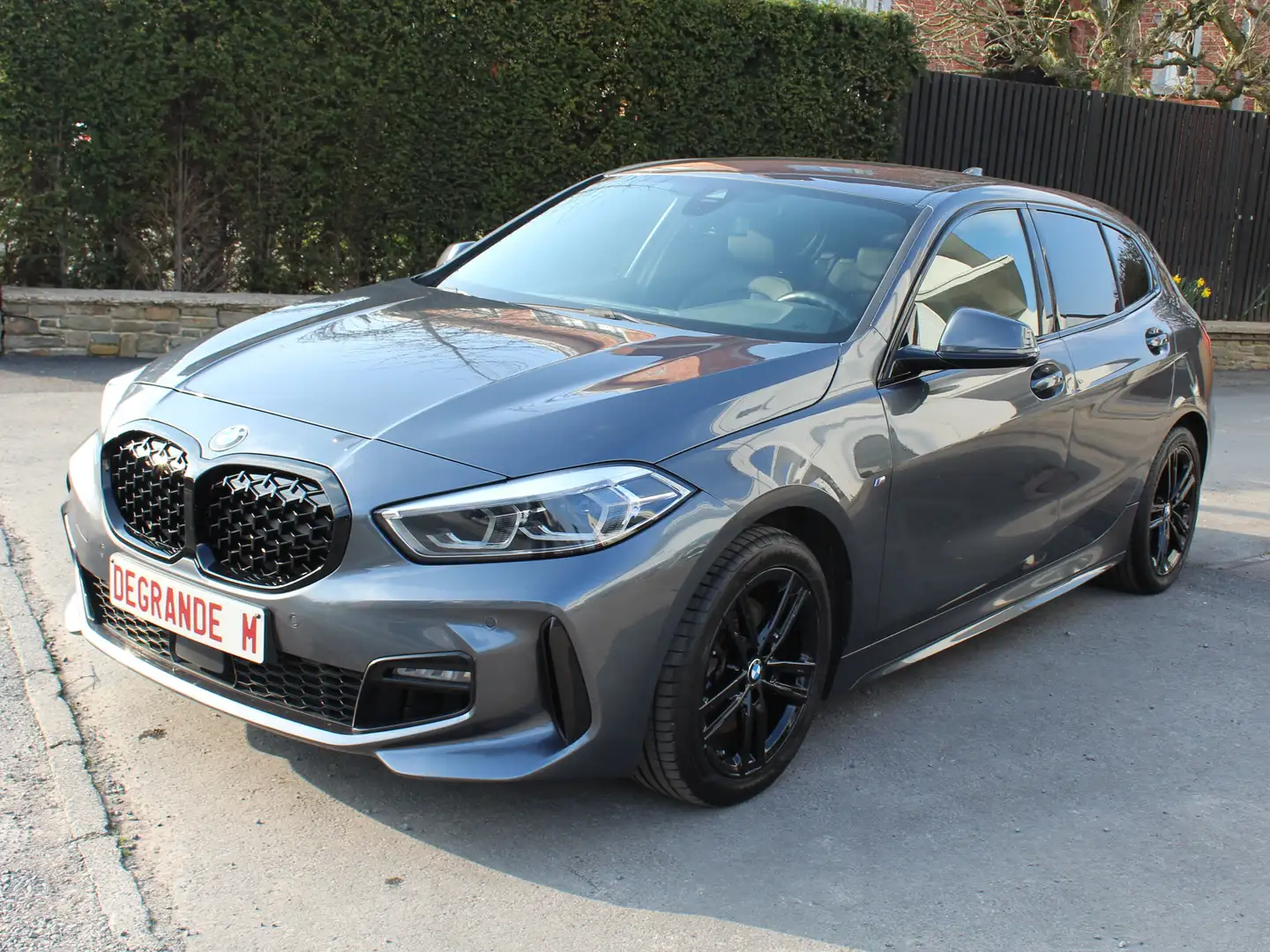 BMW 118 i M pakket , pdc , gps in nieuwstaat met garantie Grey - 1