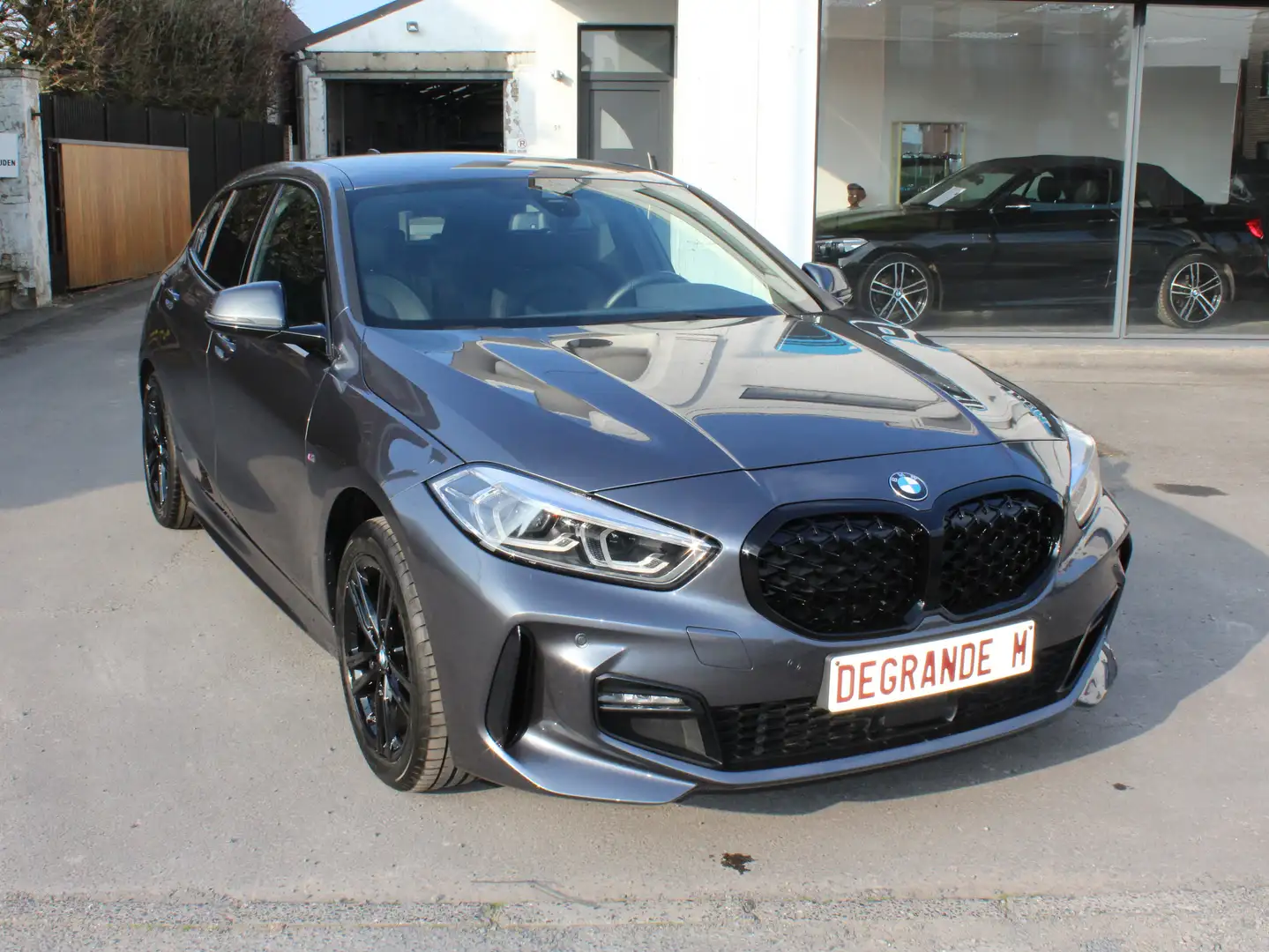 BMW 118 i M pakket , pdc , gps in nieuwstaat met garantie Grey - 2