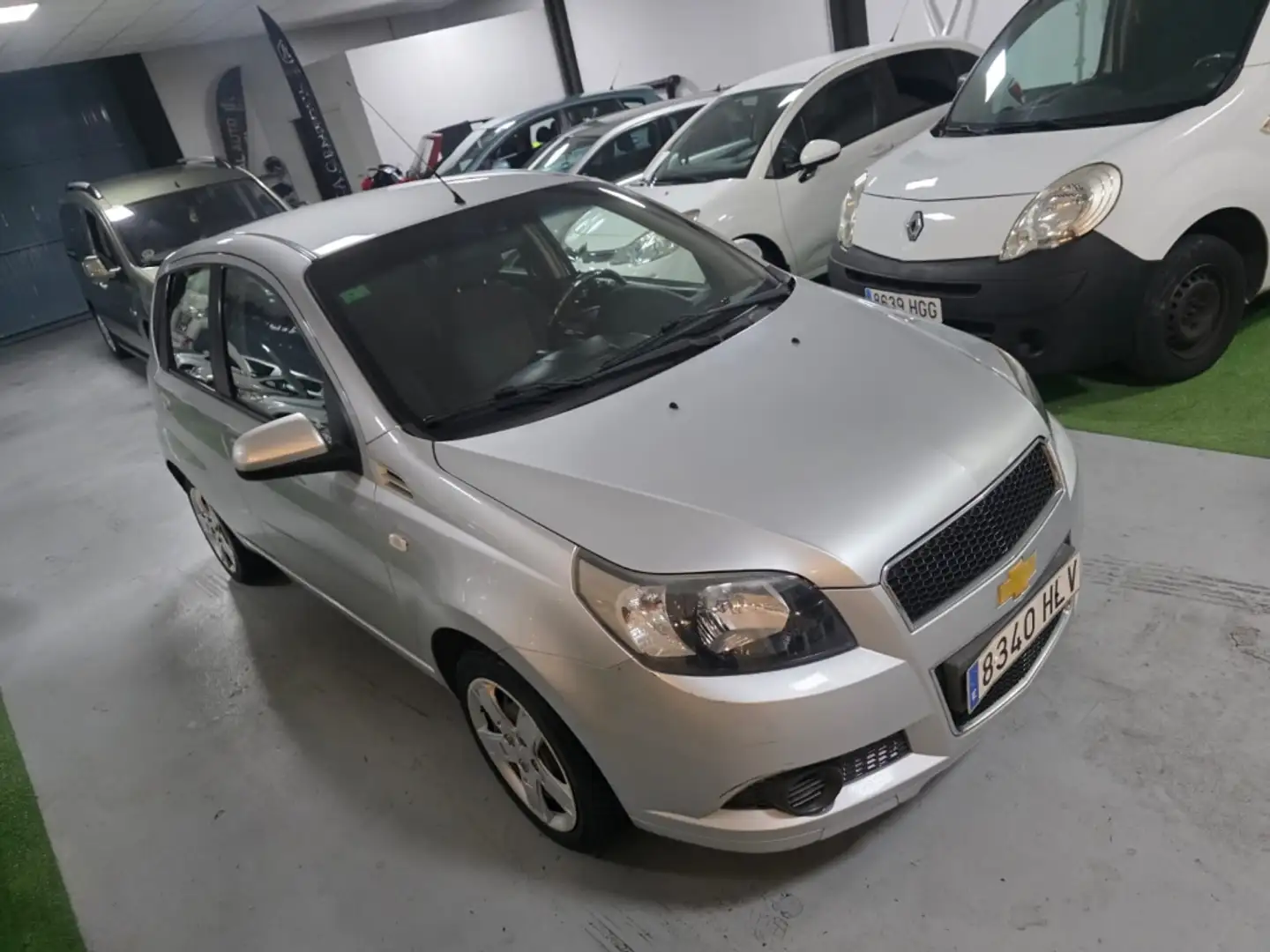 Chevrolet Aveo Berlina Manual de 5 Puertas Gris - 2