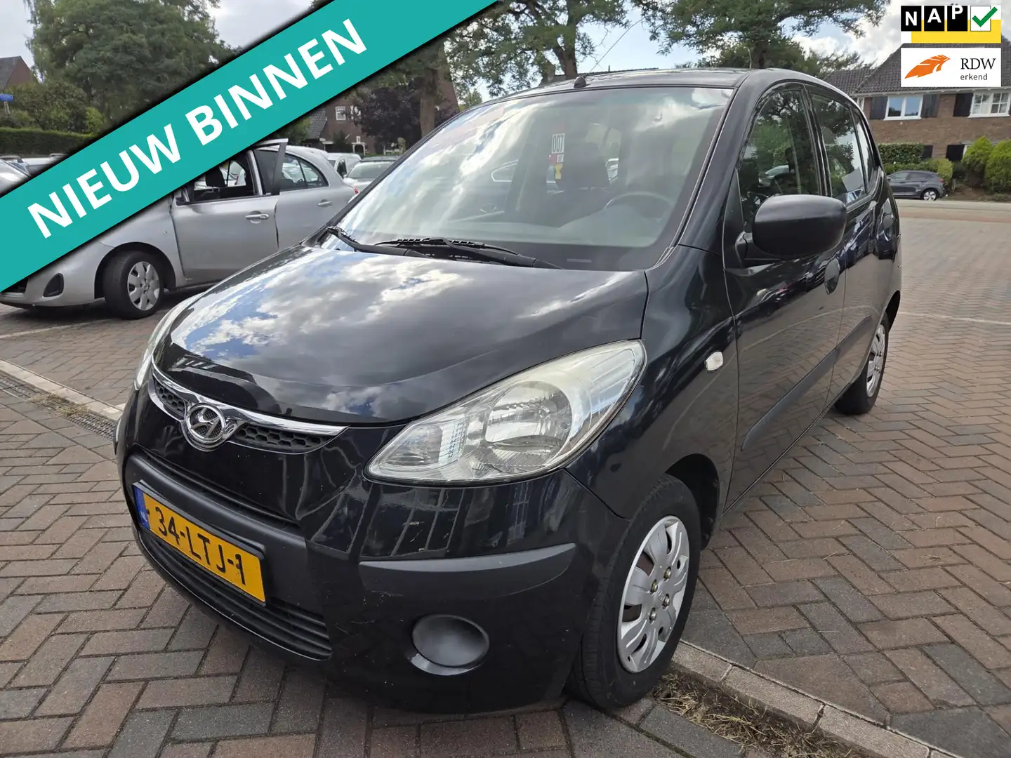 Hyundai i10 1.1 Active NETTE AUTO RIJDT EN SCHAKELT GOED Zwart - 1