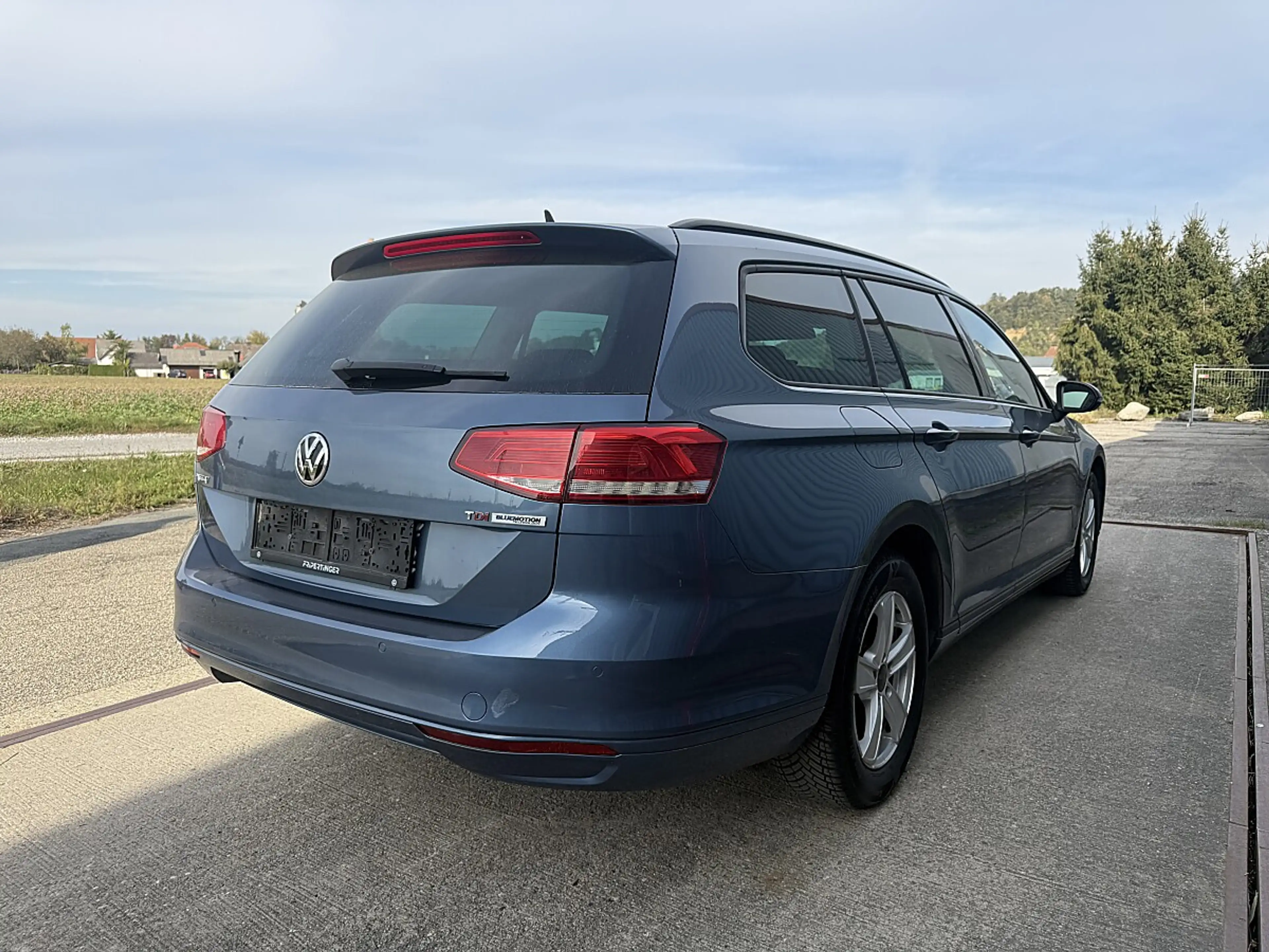 Volkswagen Passat Variant Trendline — photo 4