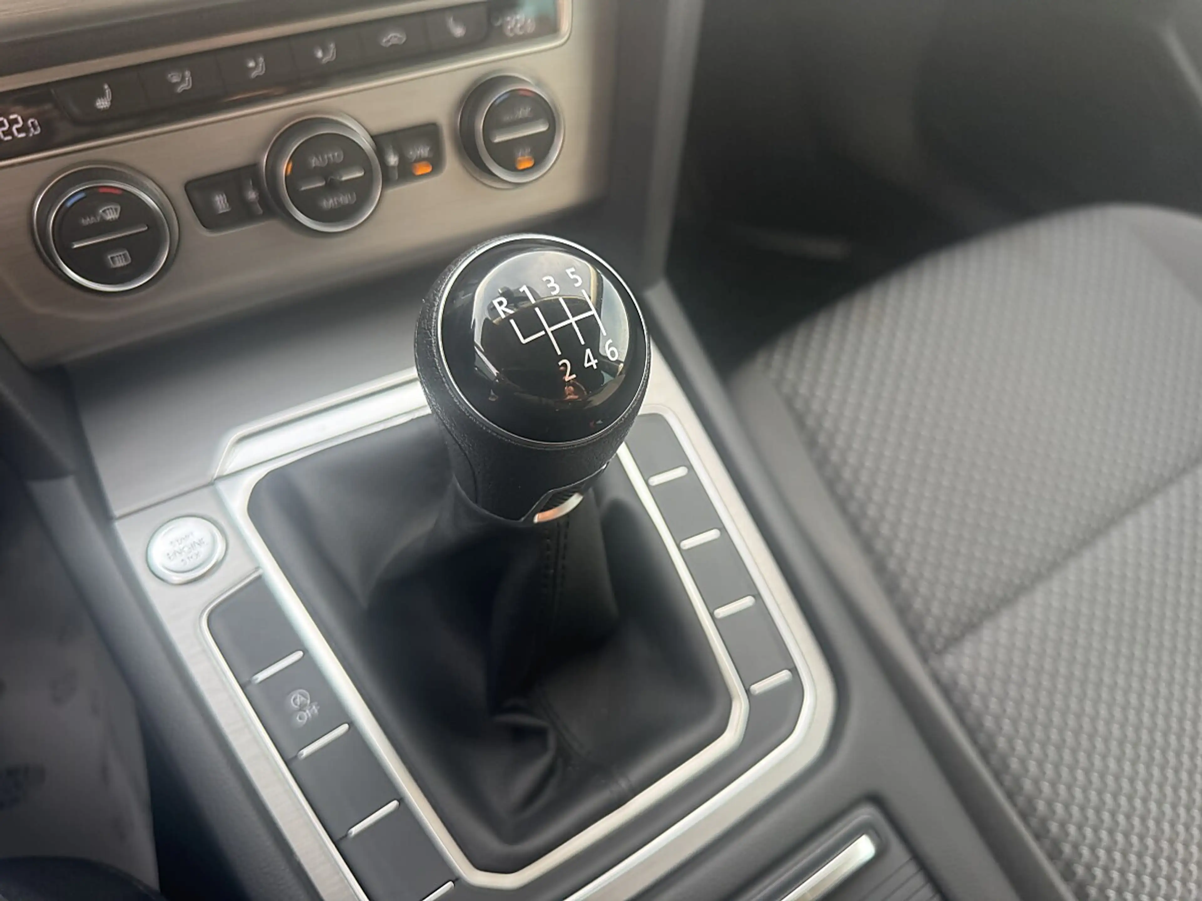 Volkswagen Passat Variant Trendline — photo 8