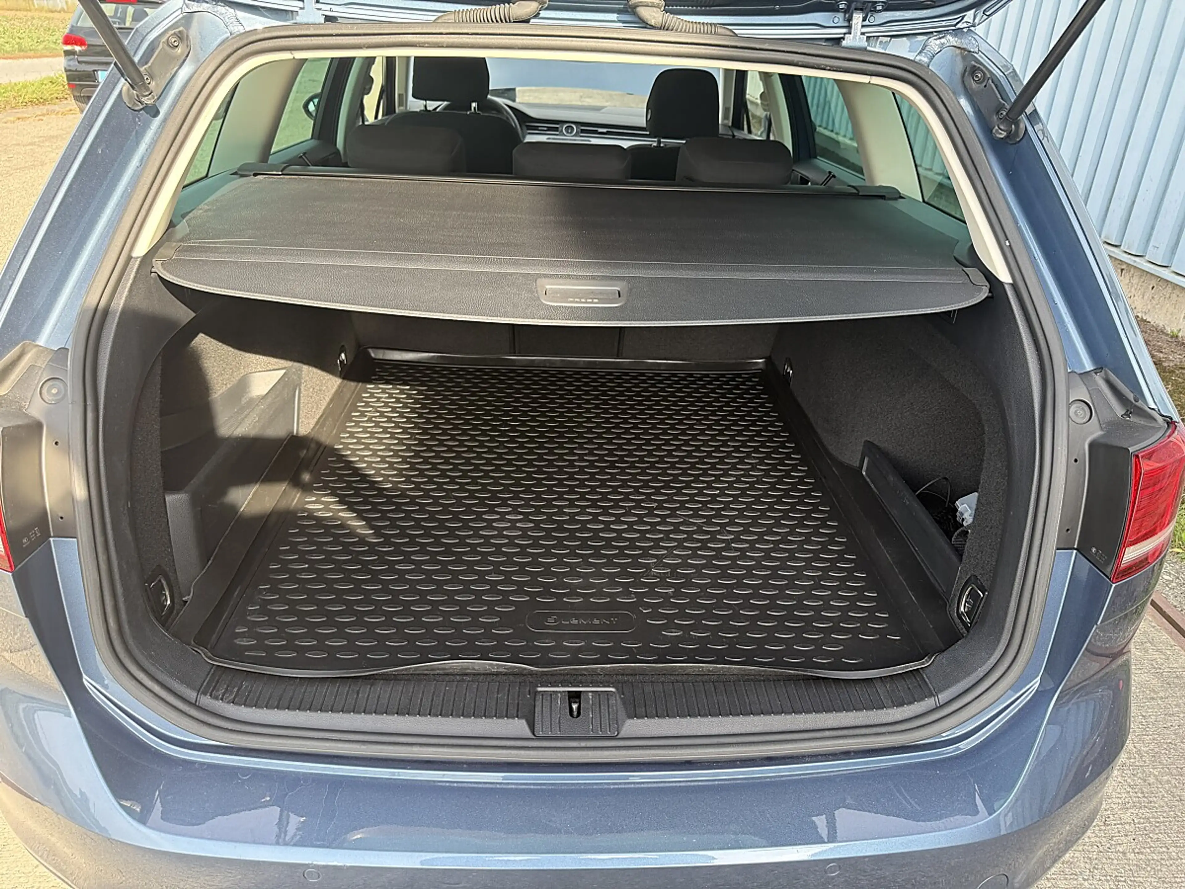 Volkswagen Passat Variant Trendline — photo 15