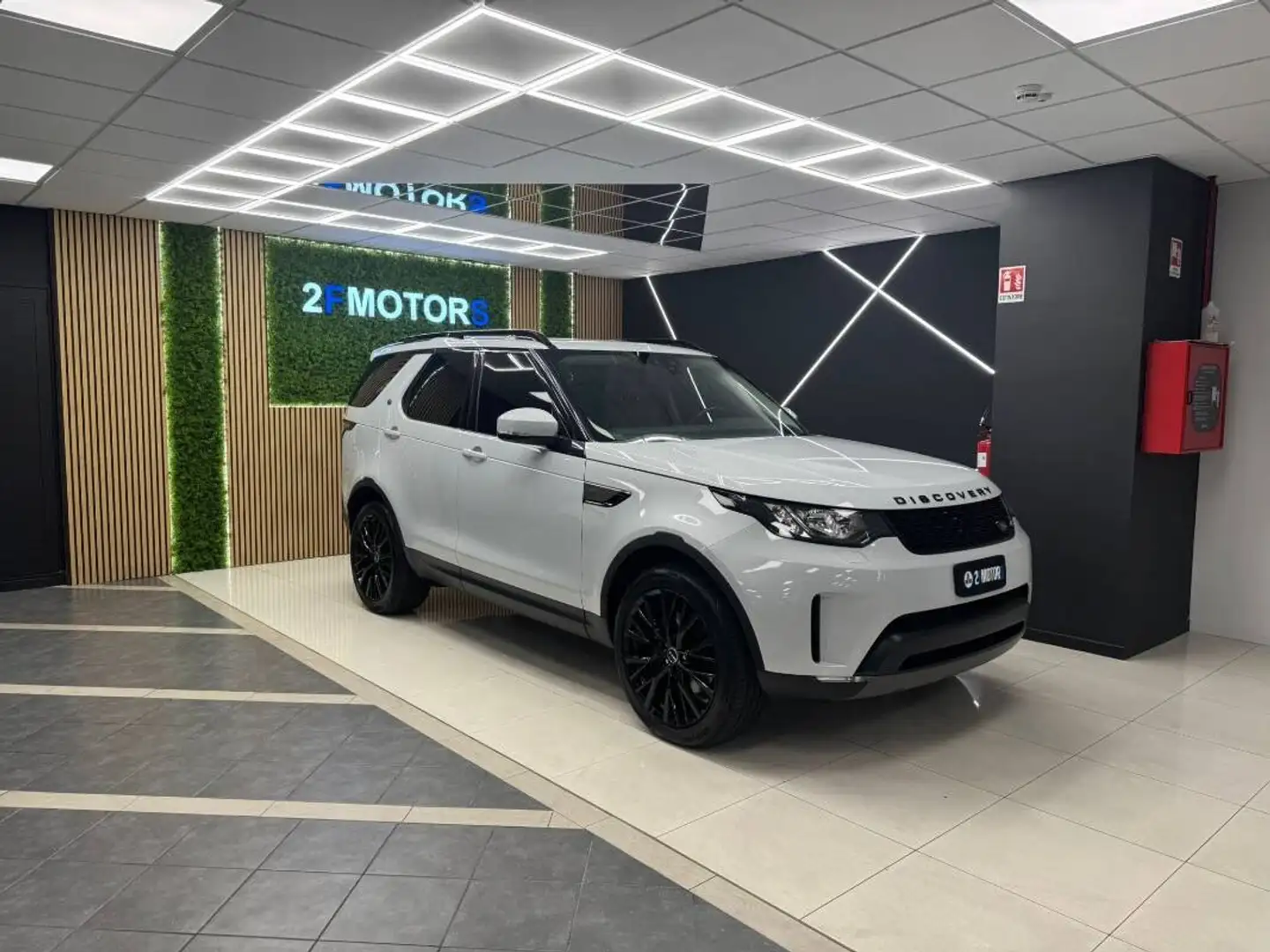 Land Rover Discovery Discovery 2.0 td4 HSE Luxury 180cv 5p.ti auto my18 Weiß - 1