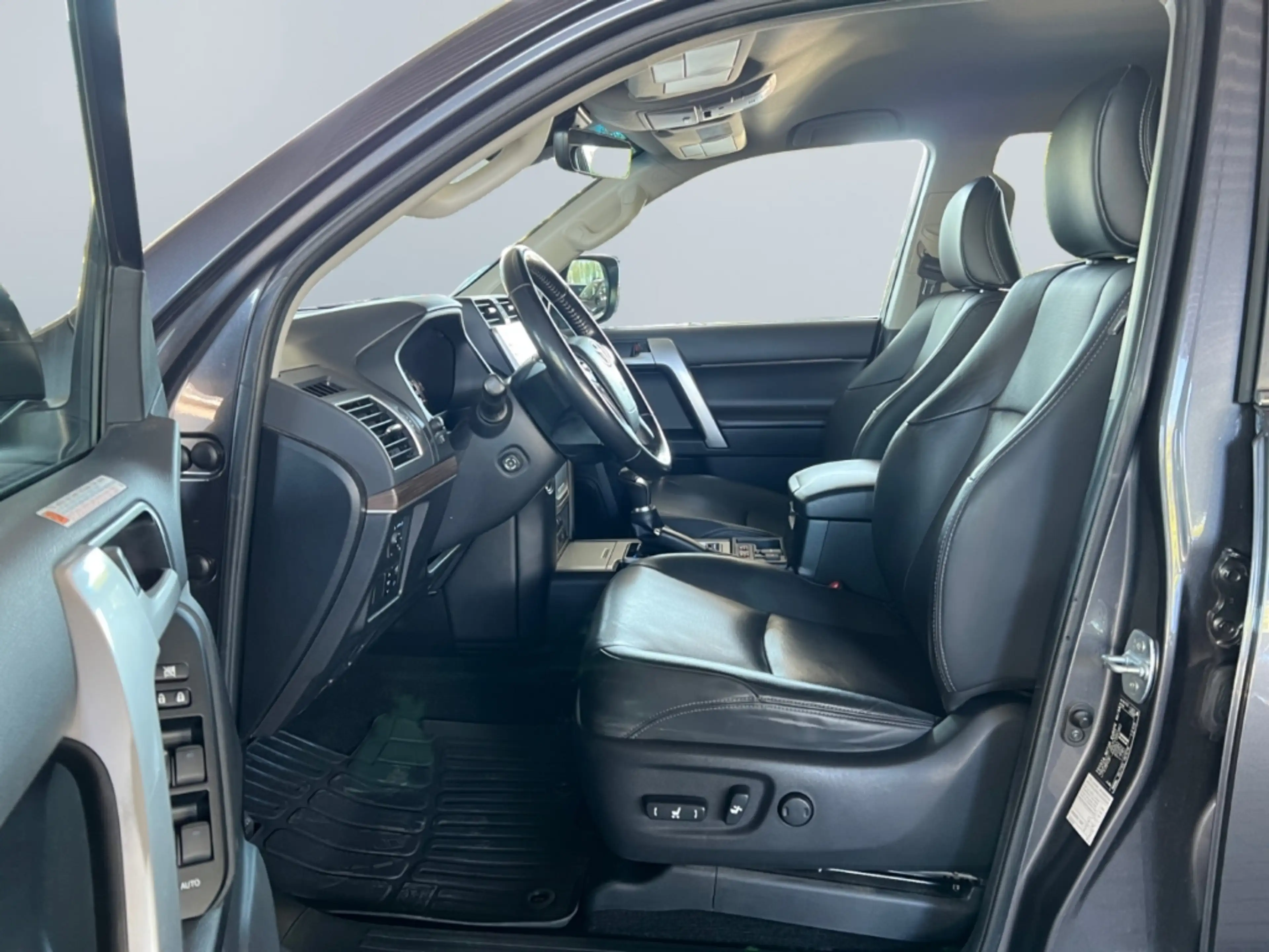 Toyota Land Cruiser 2.8 D-4D Executive *360°*Leder*4xSHZ* — photo 9