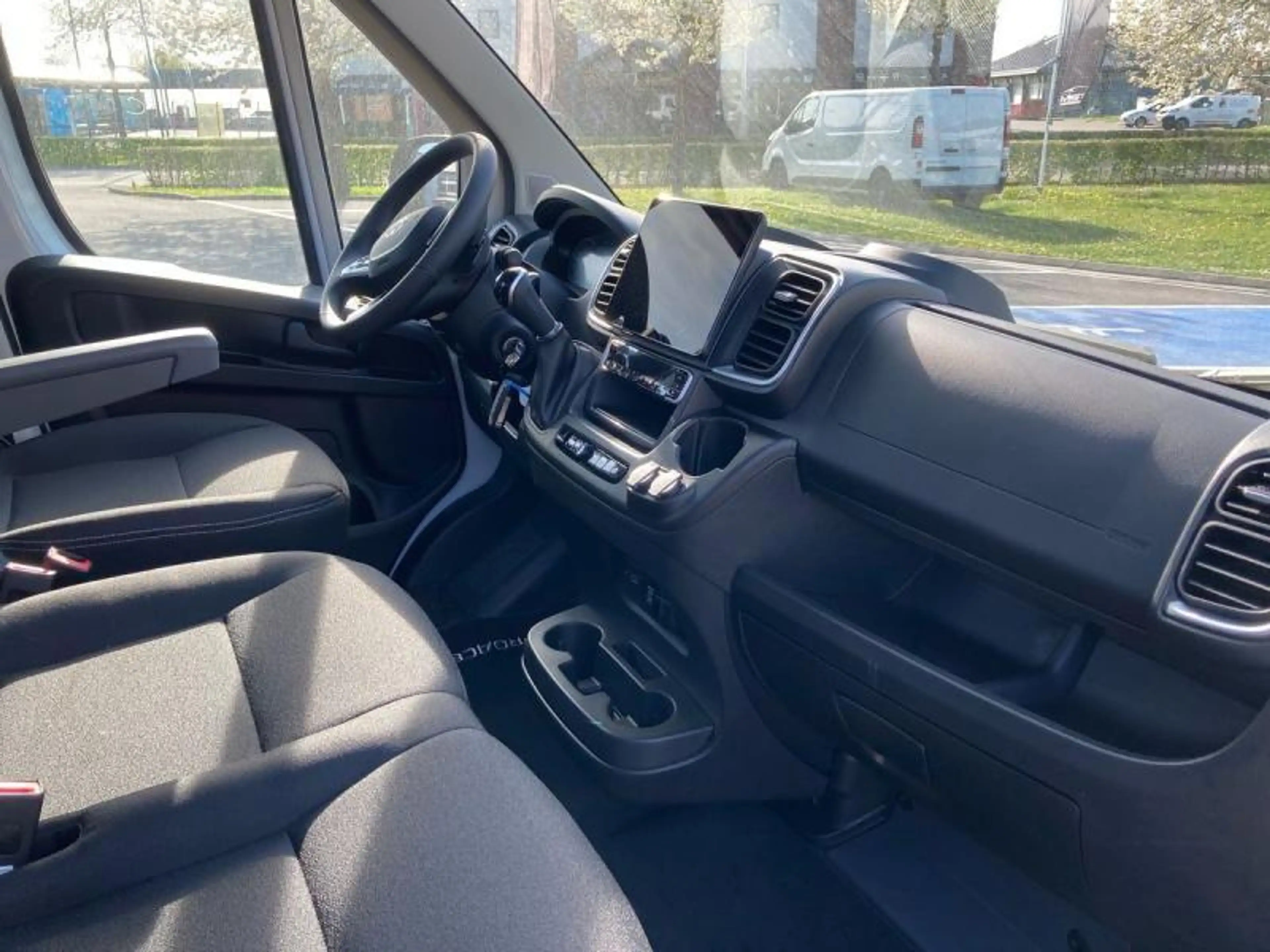 Toyota Proace Max MAX CHASSIS L3H1 2.2L 180hp AT Comfor — photo 11