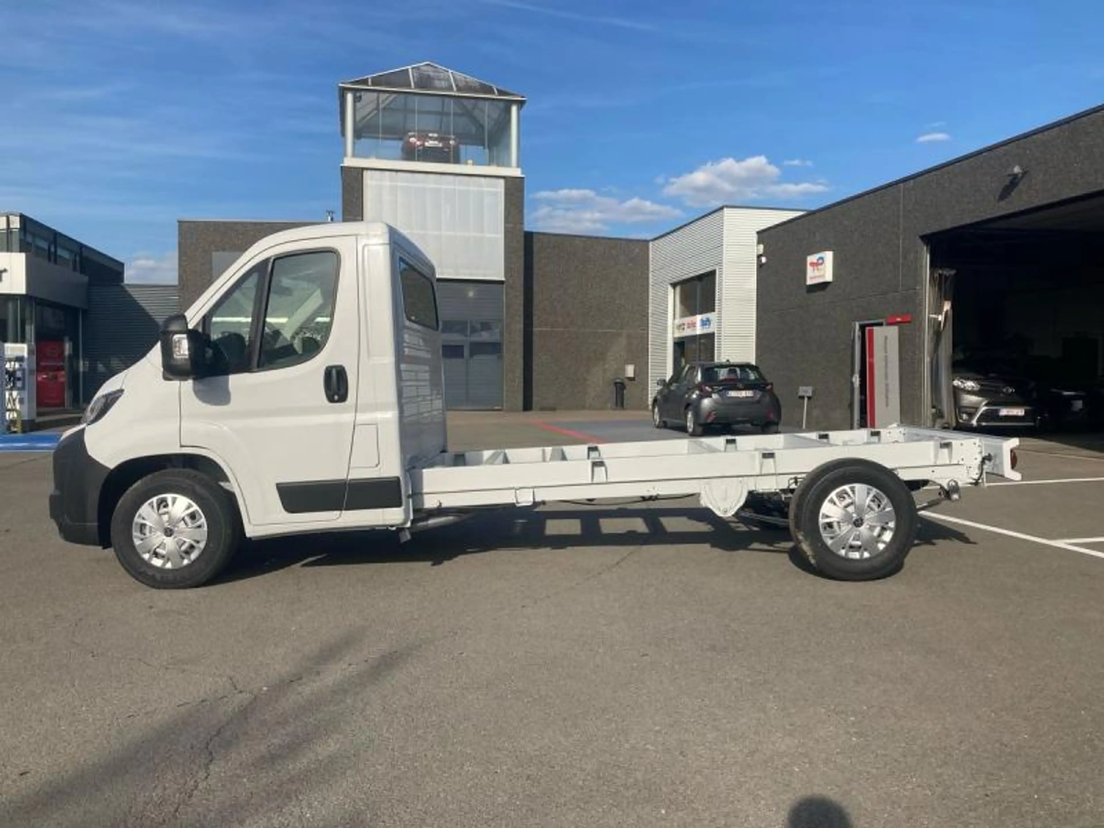 Toyota Proace Max MAX CHASSIS L3H1 2.2L 180hp AT Comfor — photo 3