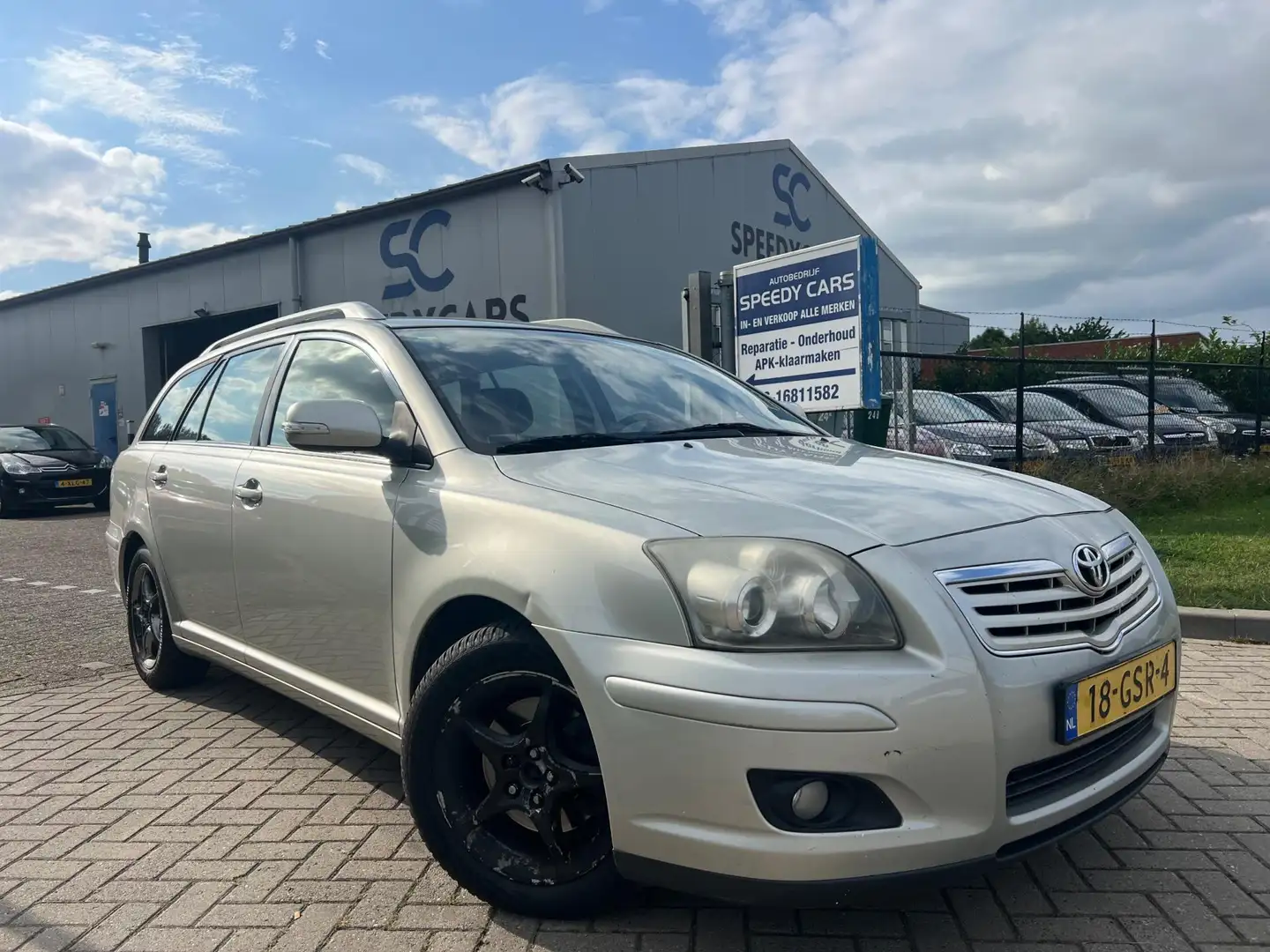 Toyota Avensis Wagon 2.0 VVTi Luna Business Leer Cruise Navi Gris - 1