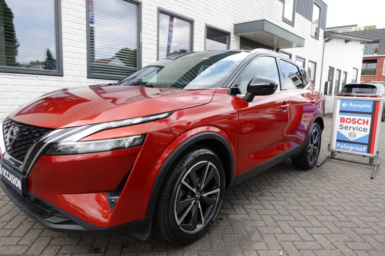 Nissan Qashqai 1.3 MHEV N-Tekna  + Panorama Veel Opties  M Hybrid Rood - 1