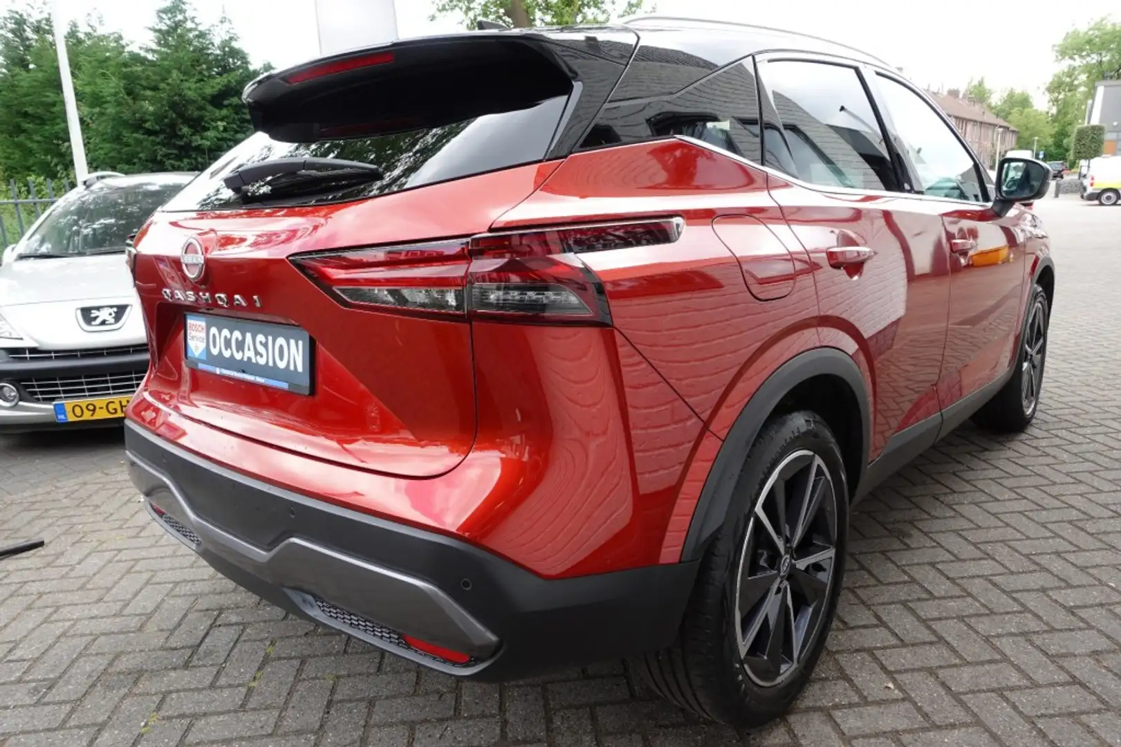 Nissan Qashqai 1.3 MHEV N-Tekna  + Panorama Veel Opties  M Hybrid Rood - 2