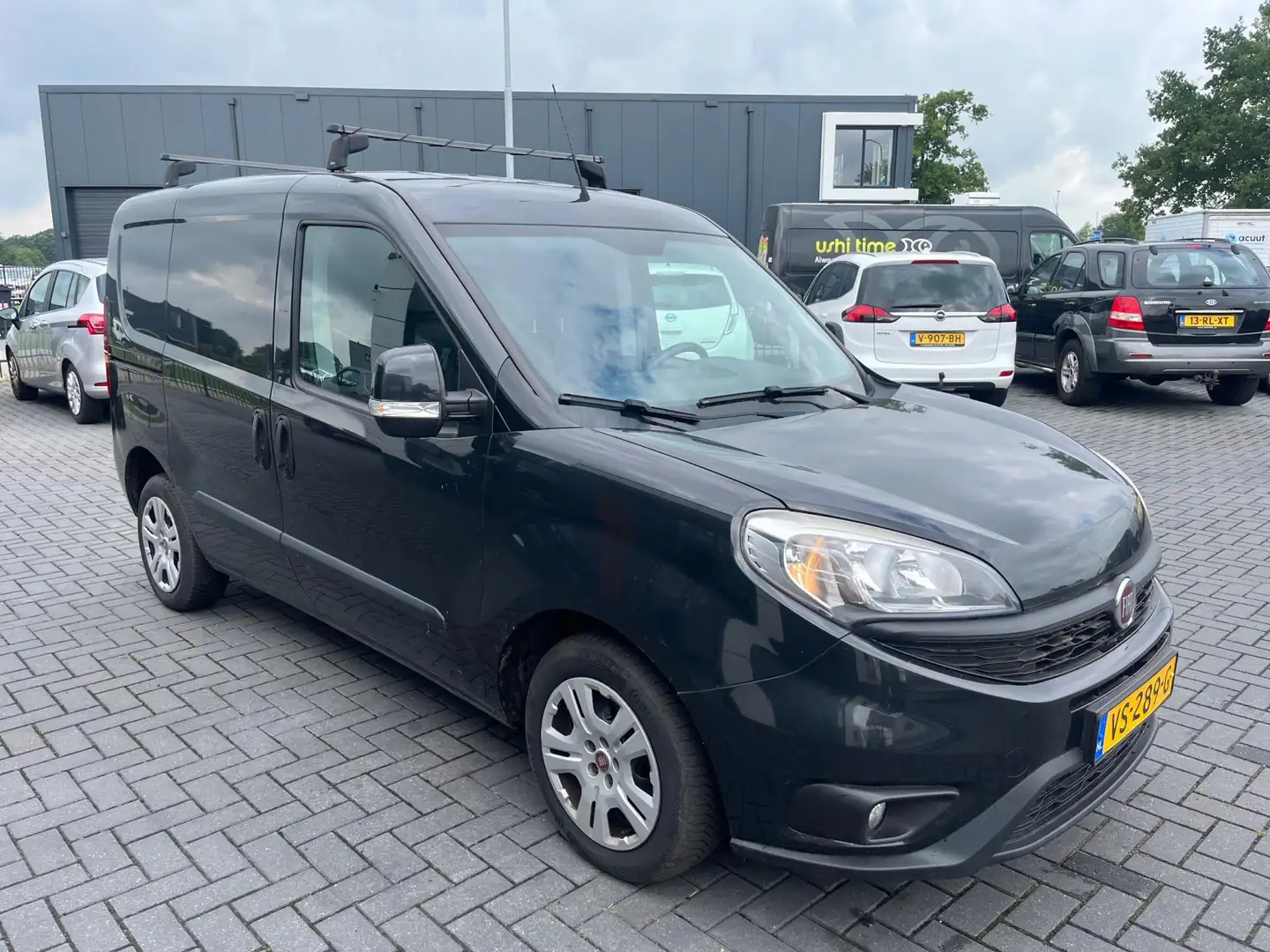 Fiat Doblo Cargo 1.6 MJet 105 Pk zwart Airco Navi 2015 6 vers Zwart - 2