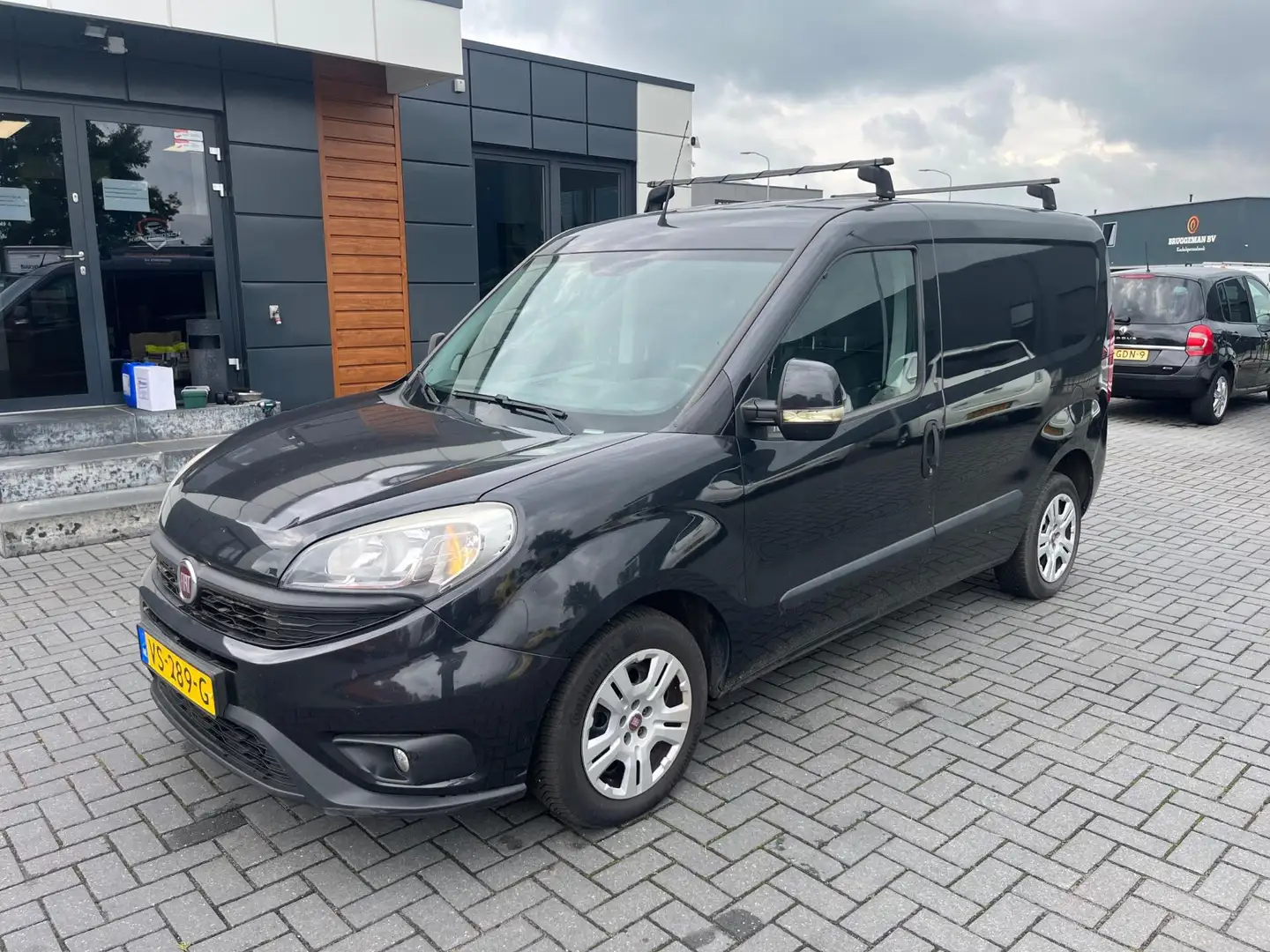 Fiat Doblo Cargo 1.6 MJet 105 Pk zwart Airco Navi 2015 6 vers Zwart - 1