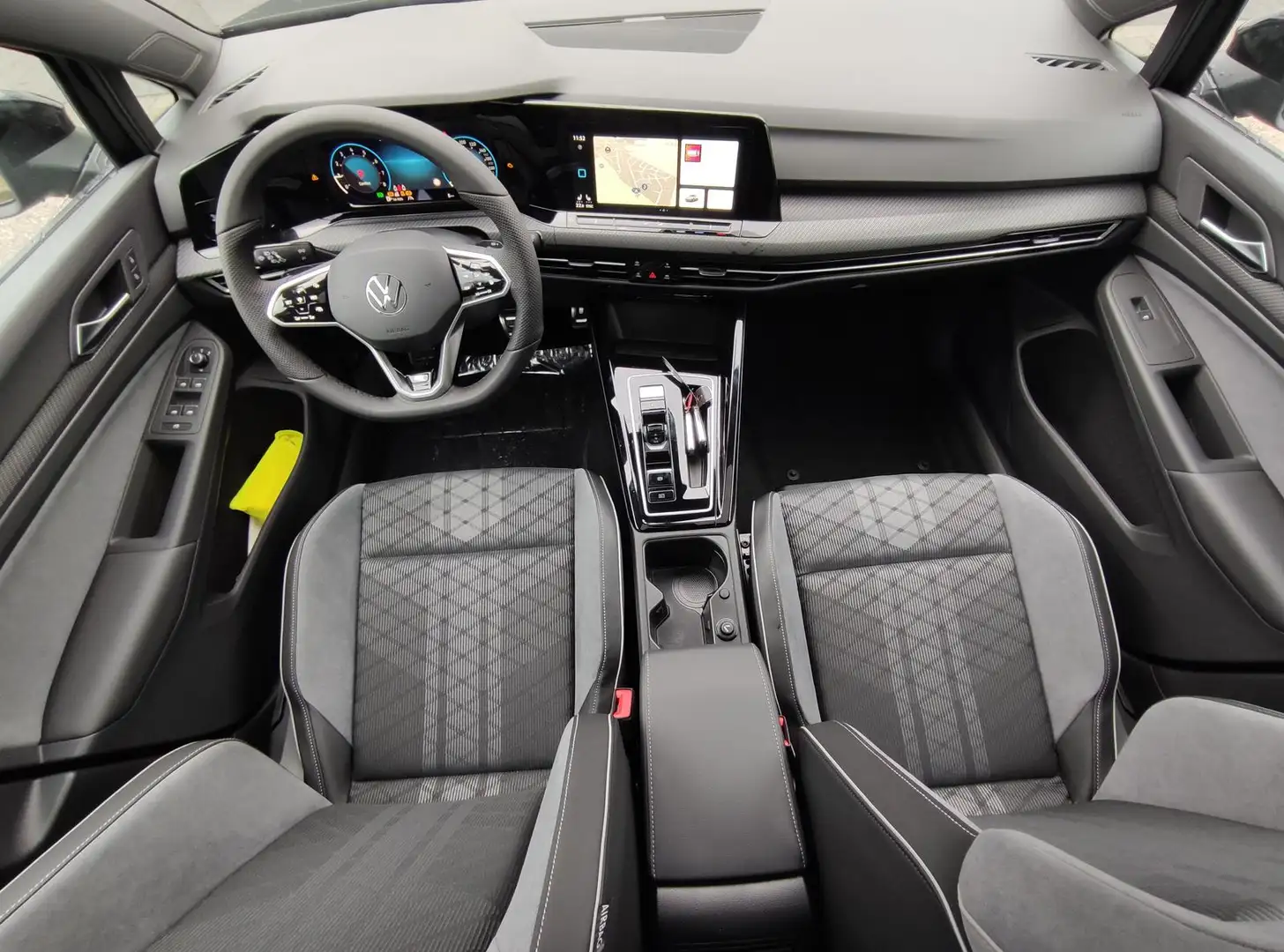 Volkswagen Golf R-Line 1.5 eTSI+130Ps+DSG+Standh.+AHZV+Navi Nero - 2