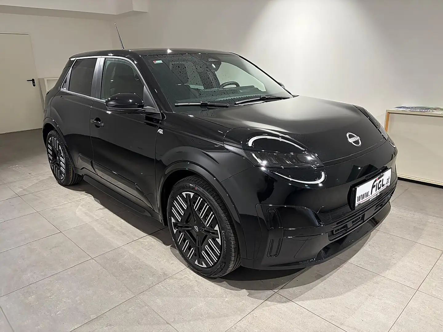 Nissan Micra 40kWh Engage Aut. Schwarz - 2