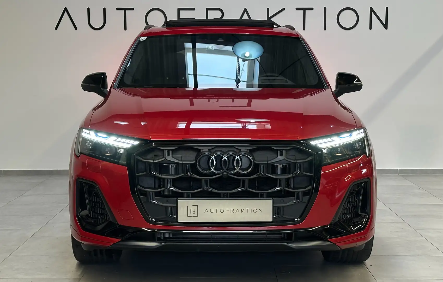 Audi Q7 55 TFSI e quattro S line Rot - 2