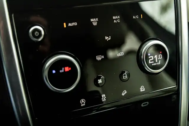 Land Rover Discovery Sport view 14