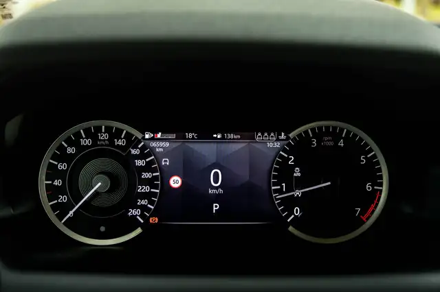 Land Rover Discovery Sport view 10