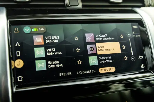 Land Rover Discovery Sport view 13