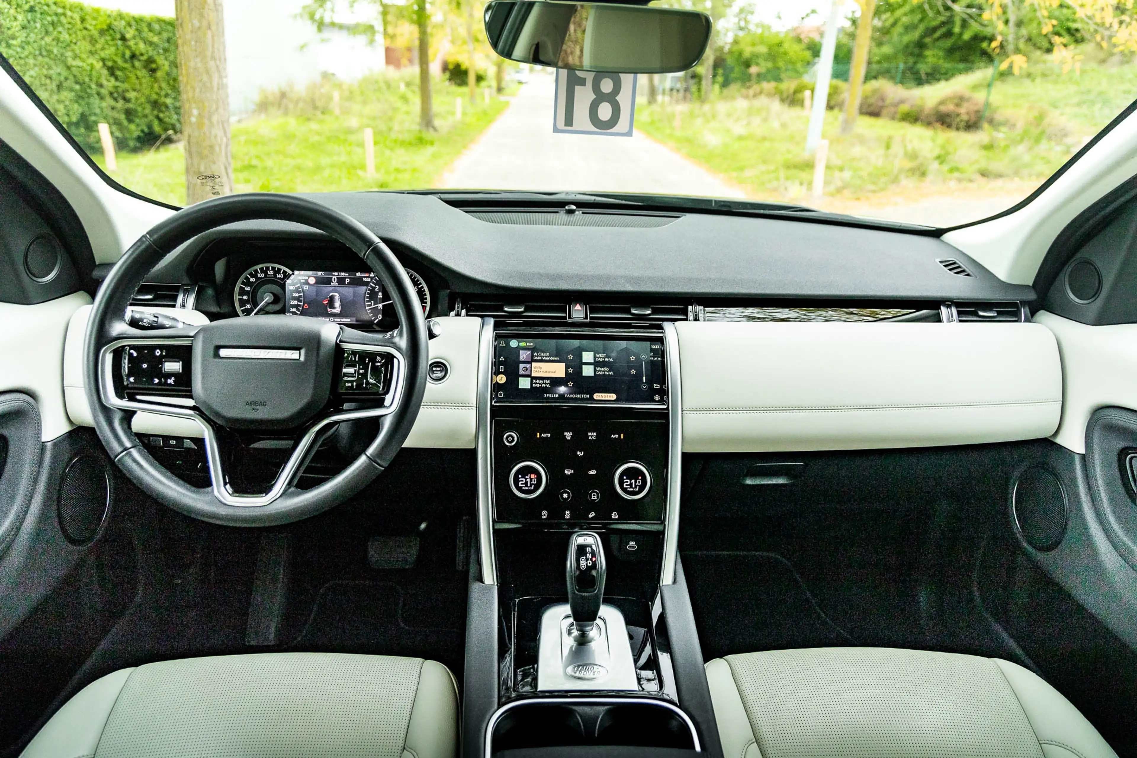 Land Rover Discovery Sport 4WD P200 S * Trekhaak * LED * Camera * Navi * — photo 15