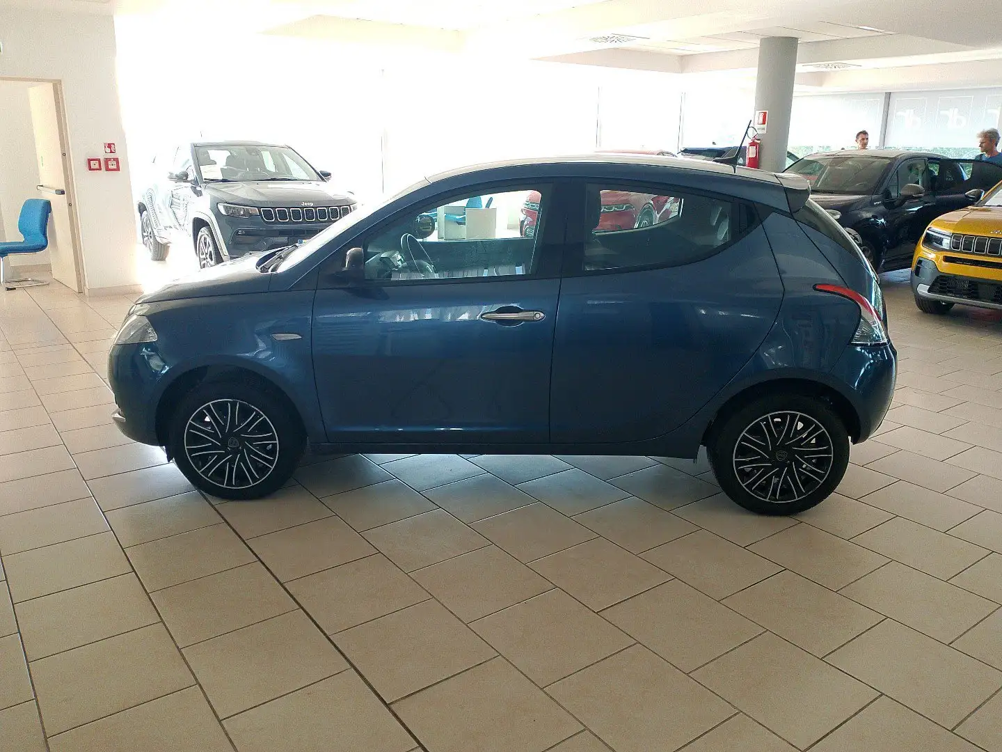 Lancia Ypsilon 3ª serie 1.0 FireFly 5 porte S&S Hybrid Oro Blau - 2