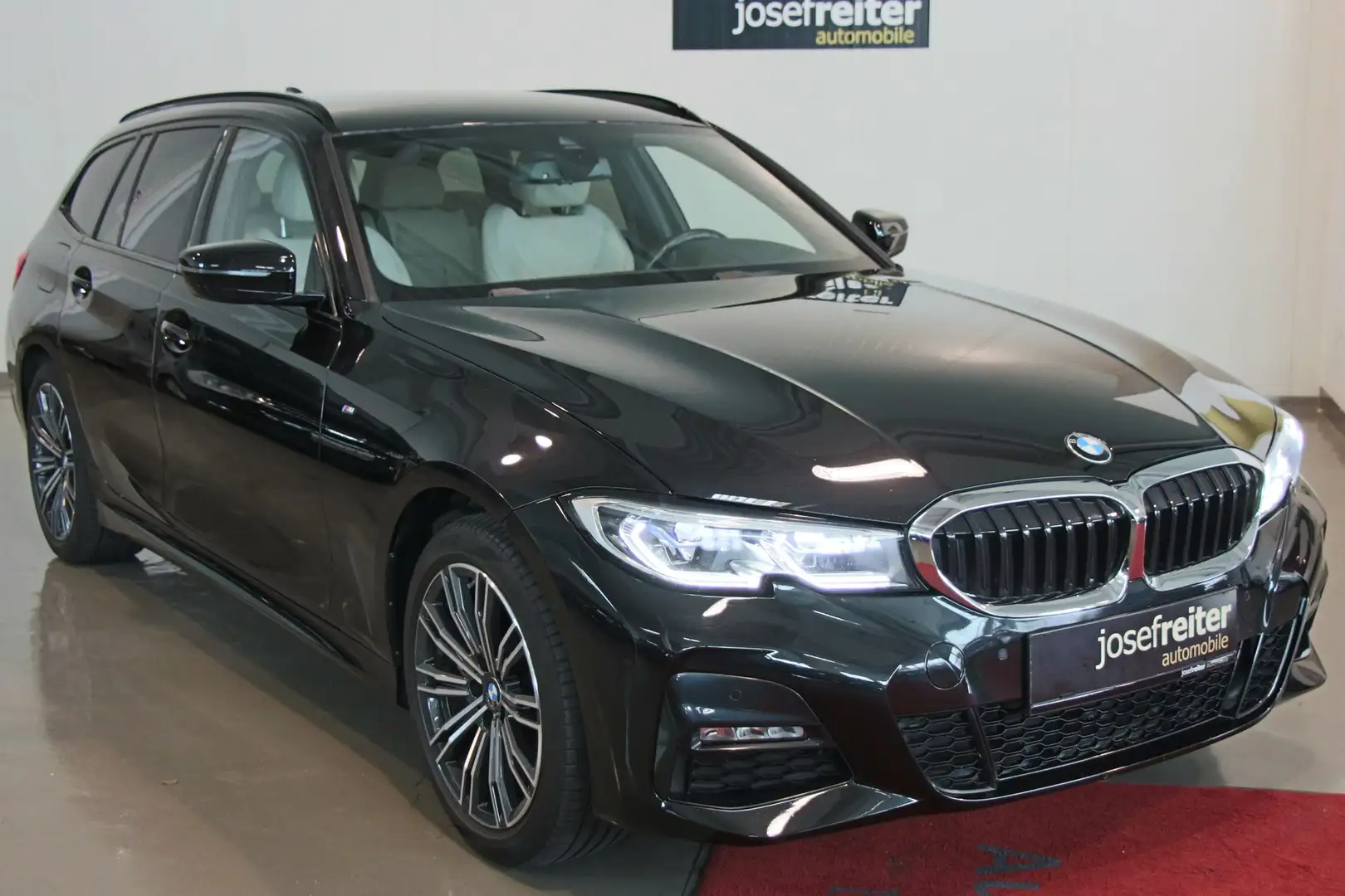 BMW 330 e  xDrive Touring M-SPORT Noir - 1