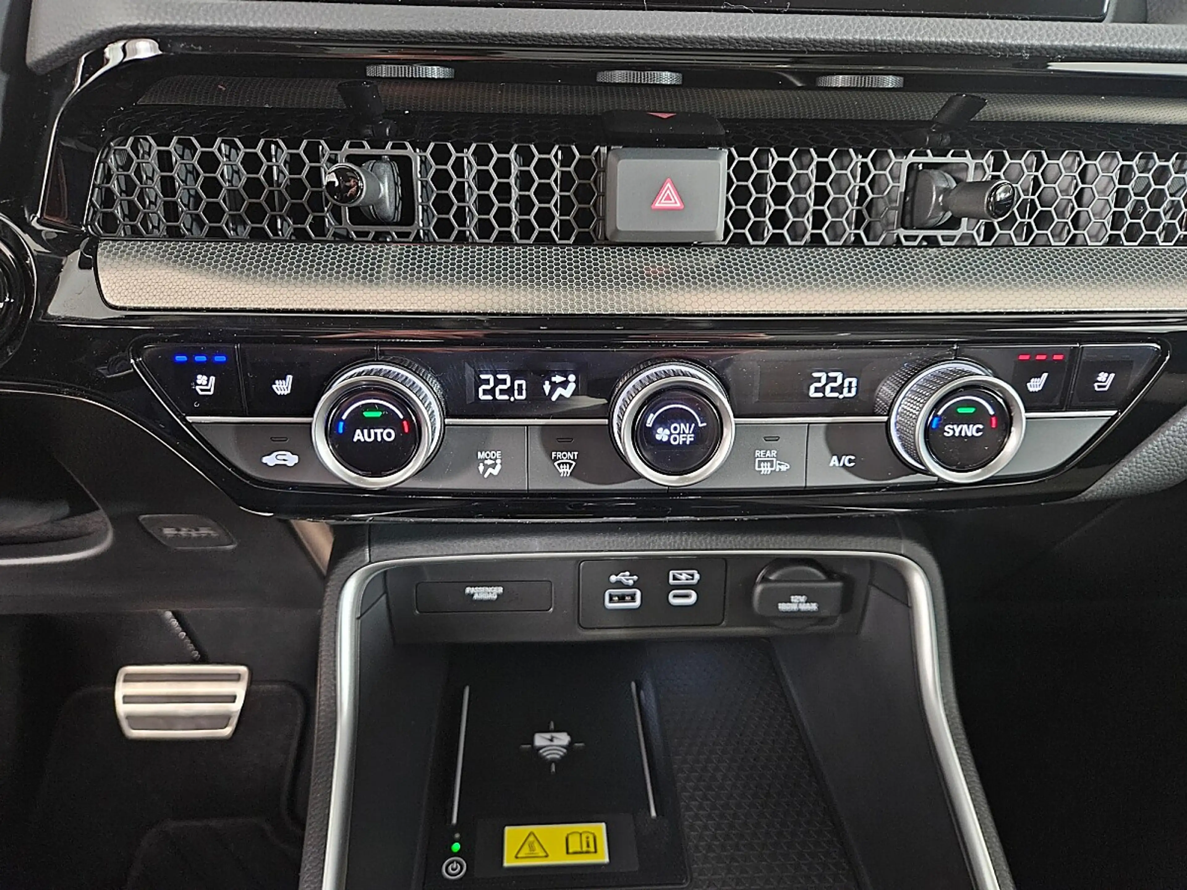 Honda CR-V 2,0 i-MMD e:PHEV Advance Tech Aut. — photo 13