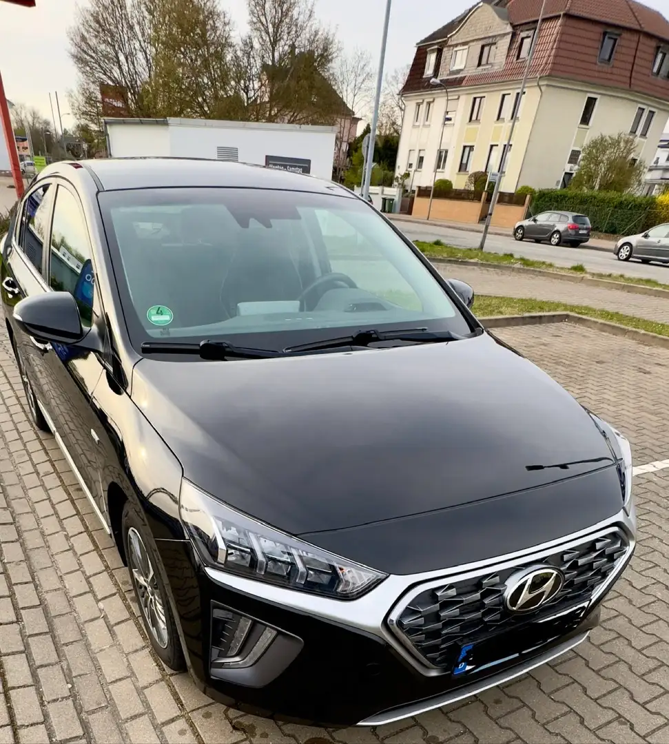 Hyundai IONIQ Hyundai IONIQ 1.6 GDI Plug-In Hybrid Zwart - 1