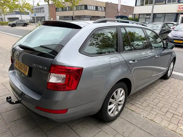 Skoda Octavia view 6
