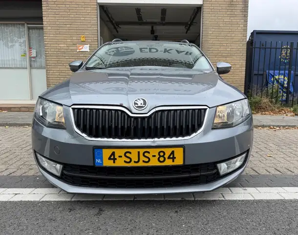 Skoda Octavia view 4