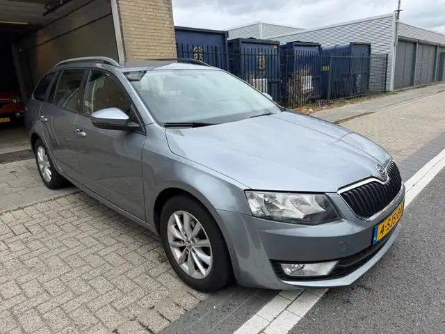 Skoda Octavia view 5