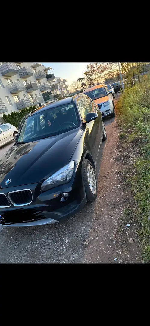 BMW X1 sDrive16d *SHZ*Tempomat*großes Navi* Schwarz - 1