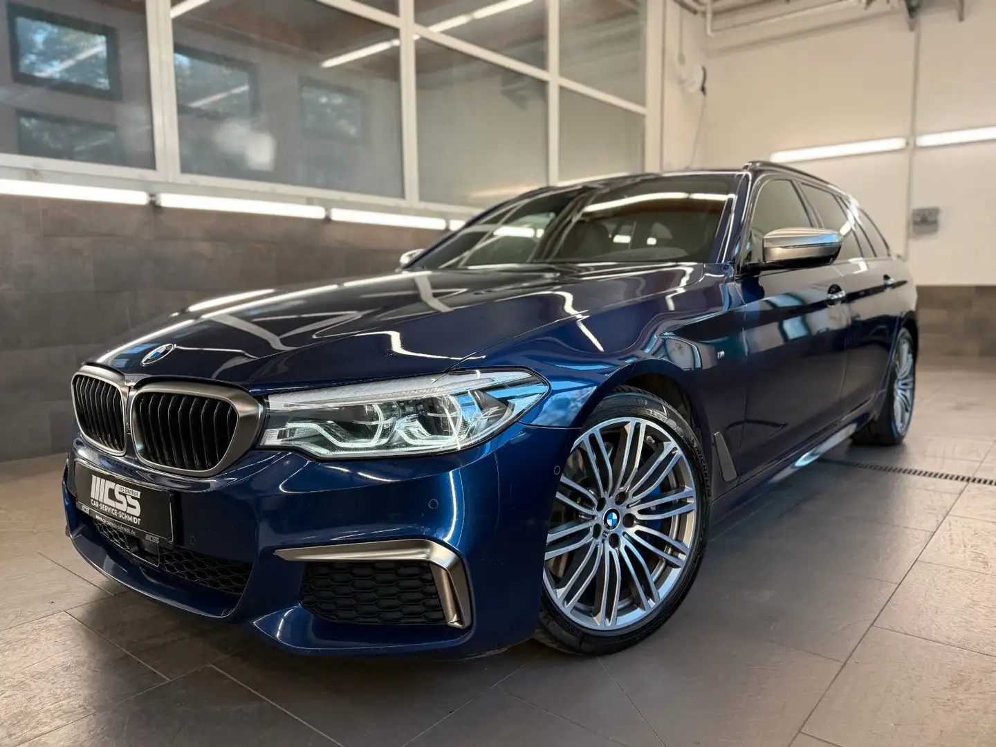 BMW 550 d xDrive M-Paket AHK SITZLÜFT STANDH H&K HUD Bleu - 1