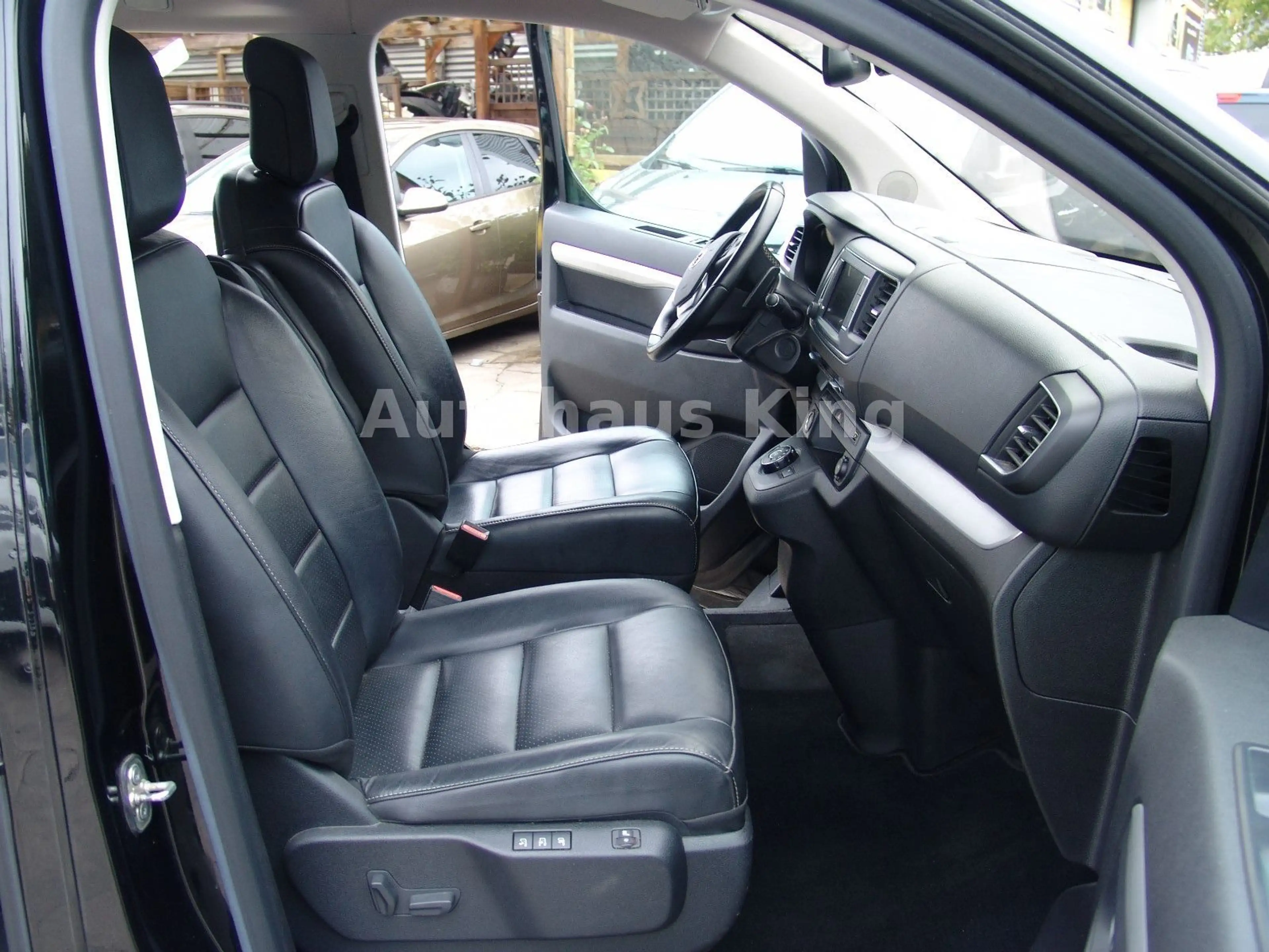 Toyota Proace Verso L2 Executive VIP-AUT/7Si/PANO/2S-tü — photo 8