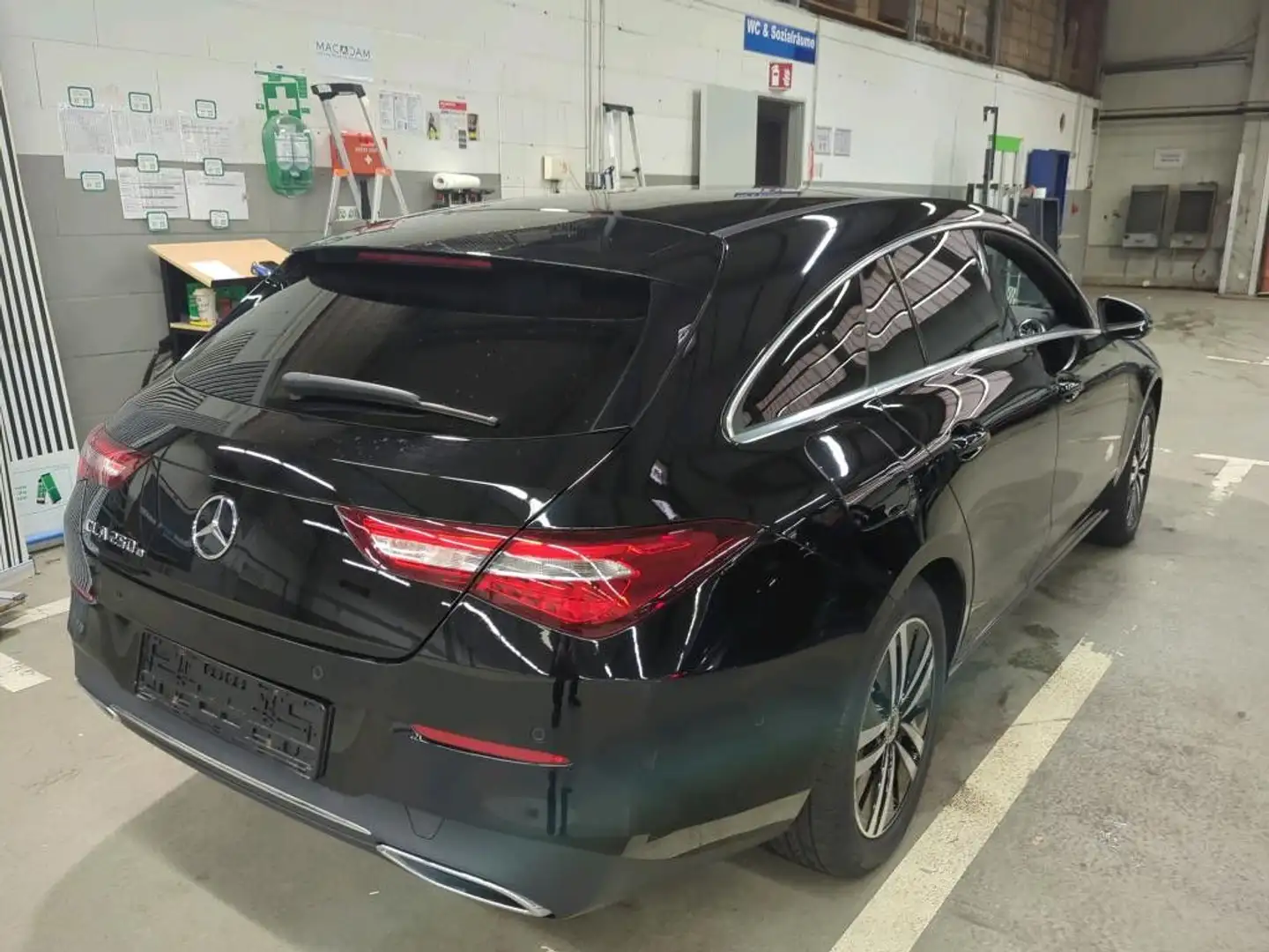 Mercedes-Benz CLA 250 Pano*Distro*Kamera*belüSitz*Sound*LED Black - 2