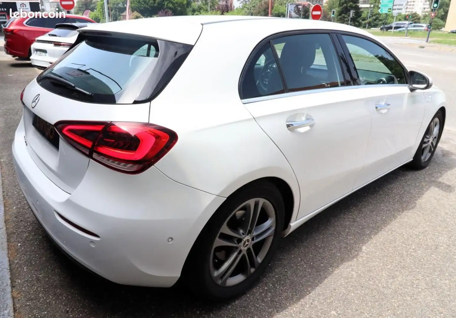 Mercedes-Benz A 180 Mercedes 1.5 180 D 115 CH STYLE LINE 7G-DCT BVA %2 Blanc - 2