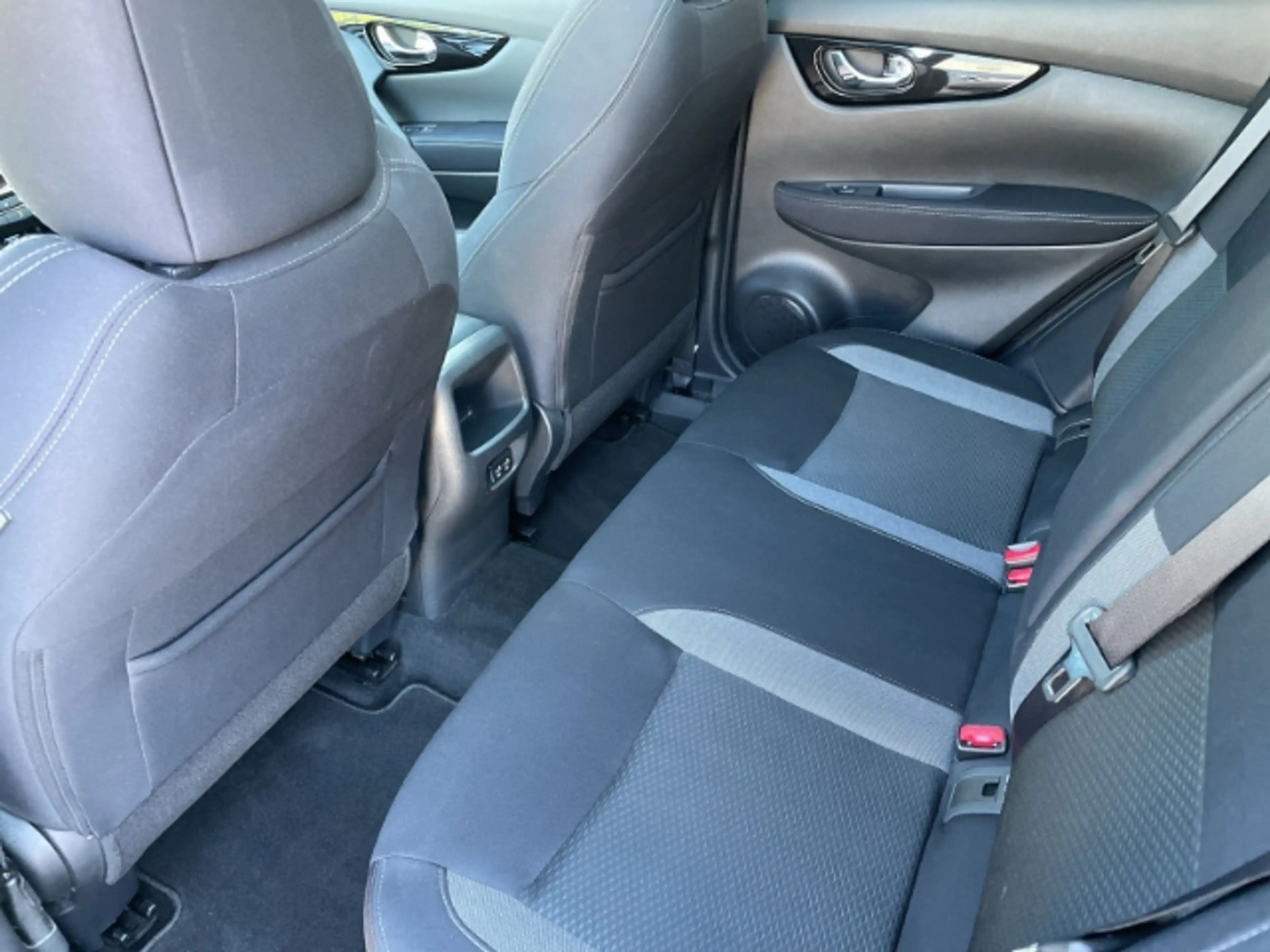 Nissan Qashqai 1.3 DIG-T Zama, Autom. Panoramadach, Sitzheizung — photo 7
