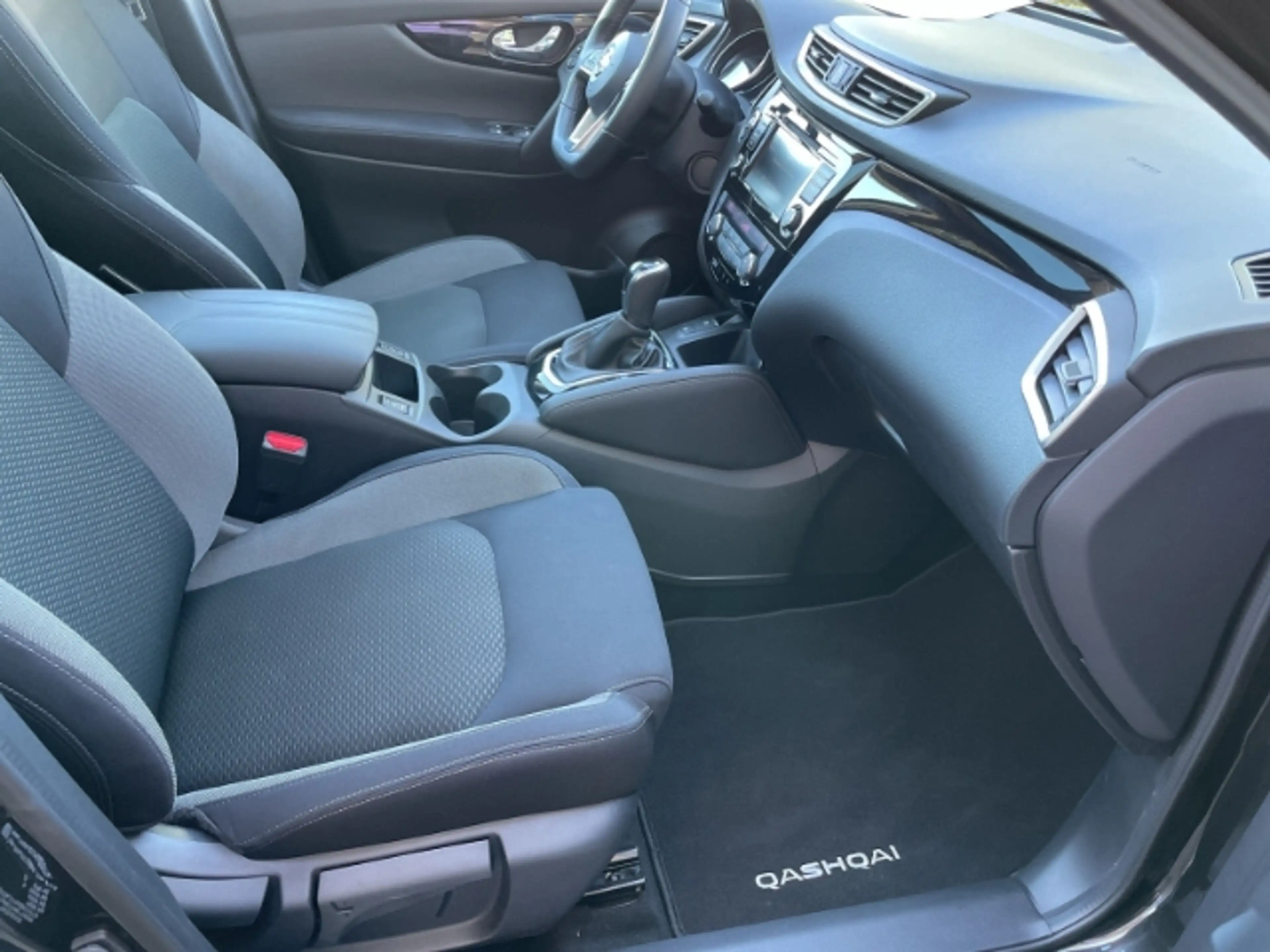 Nissan Qashqai 1.3 DIG-T Zama, Autom. Panoramadach, Sitzheizung — photo 5