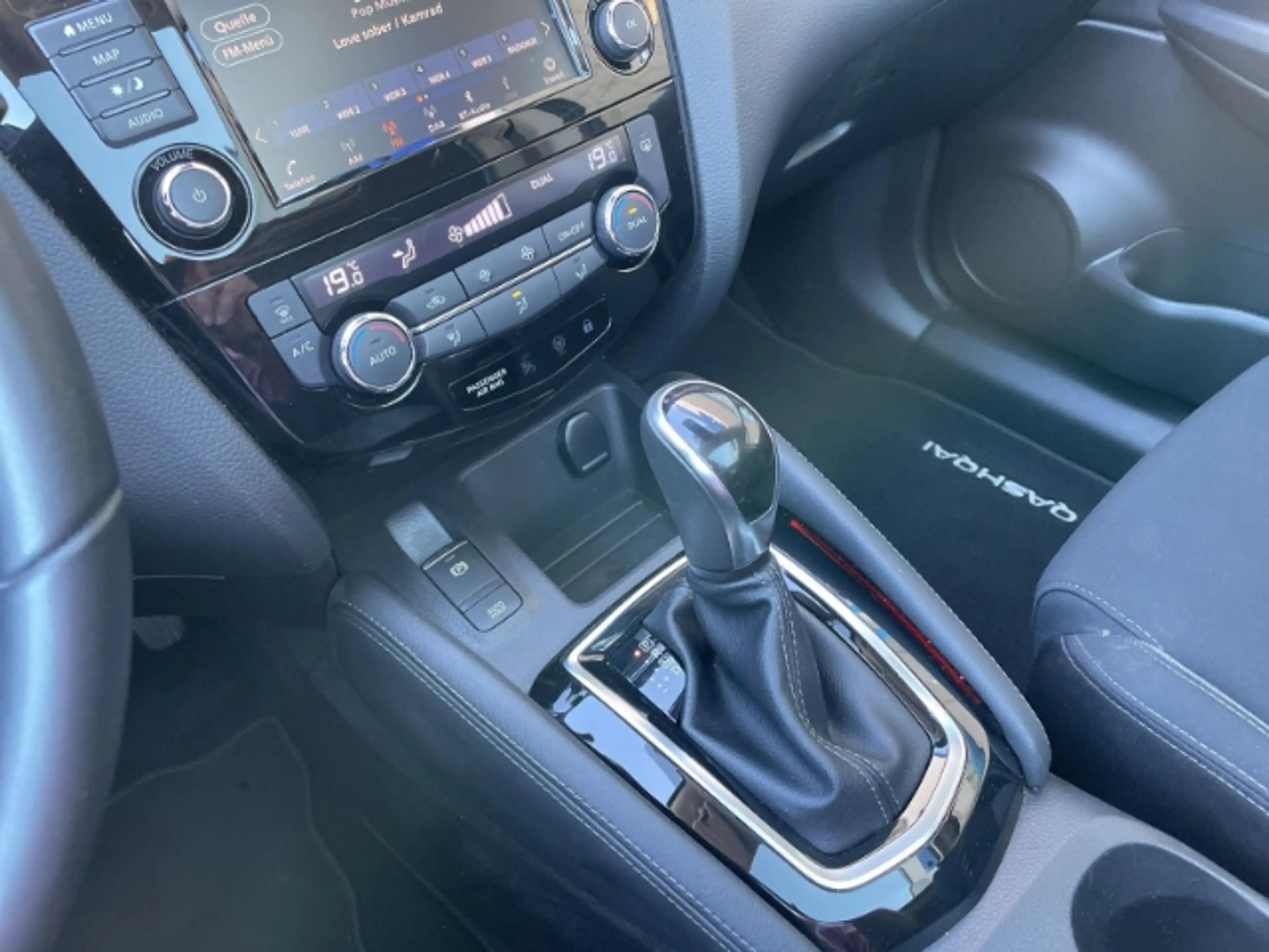 Nissan Qashqai 1.3 DIG-T Zama, Autom. Panoramadach, Sitzheizung — photo 15