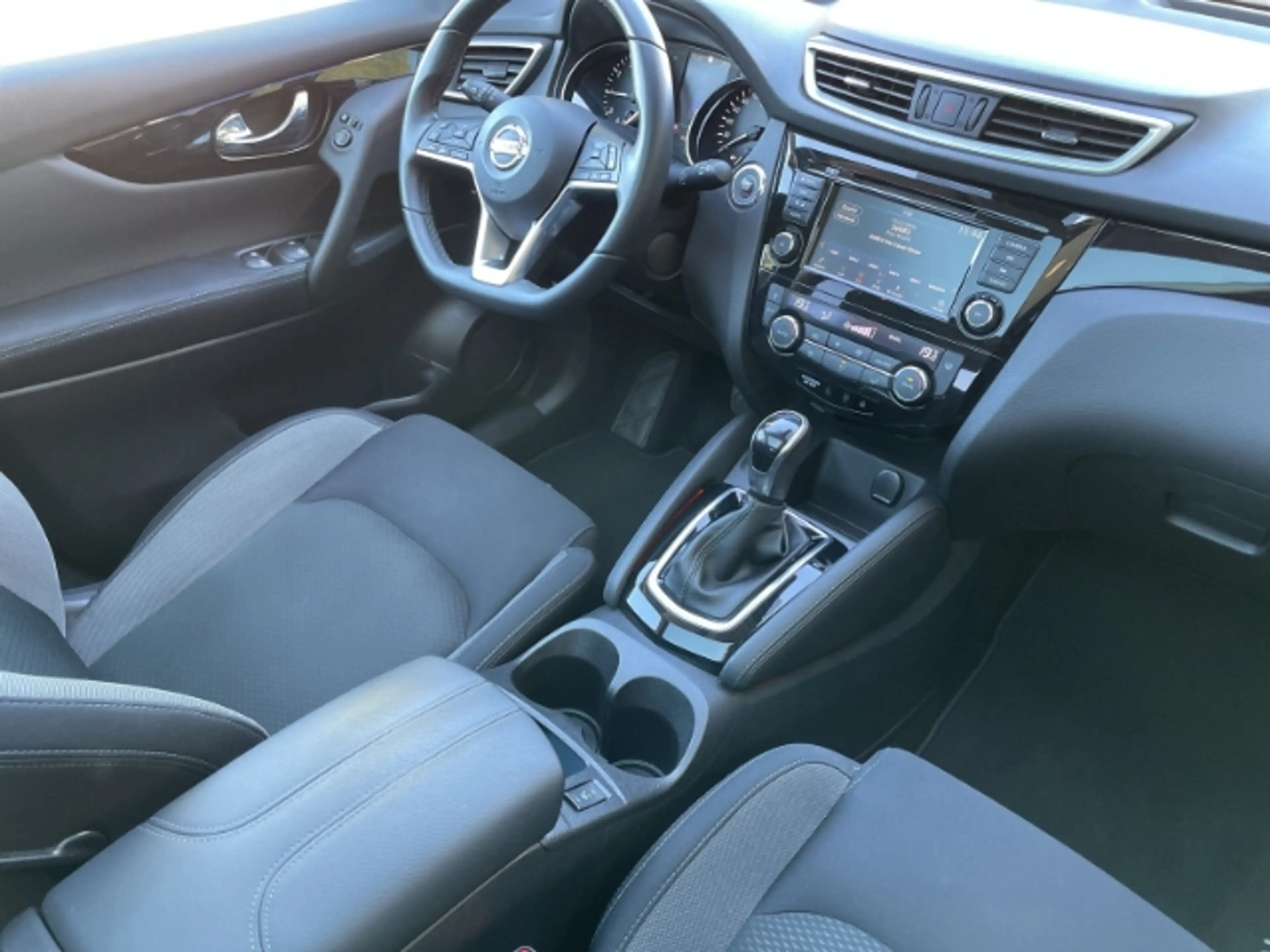 Nissan Qashqai 1.3 DIG-T Zama, Autom. Panoramadach, Sitzheizung — photo 3