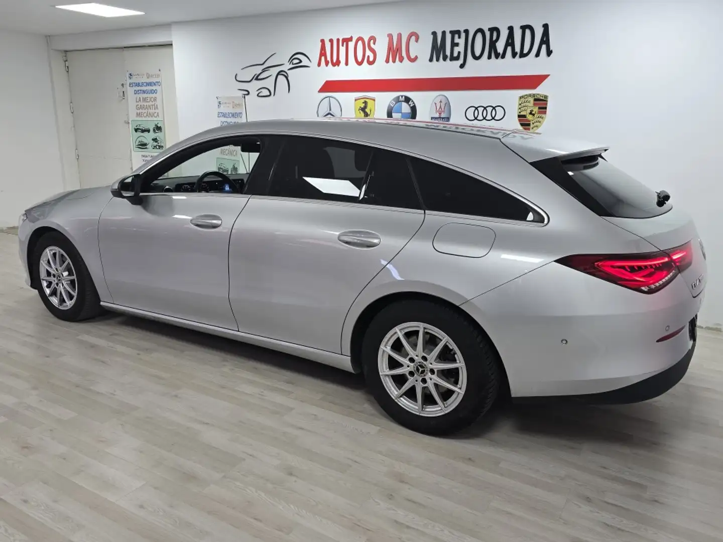 Mercedes-Benz CLA 180 7G-DCT Šedá - 2