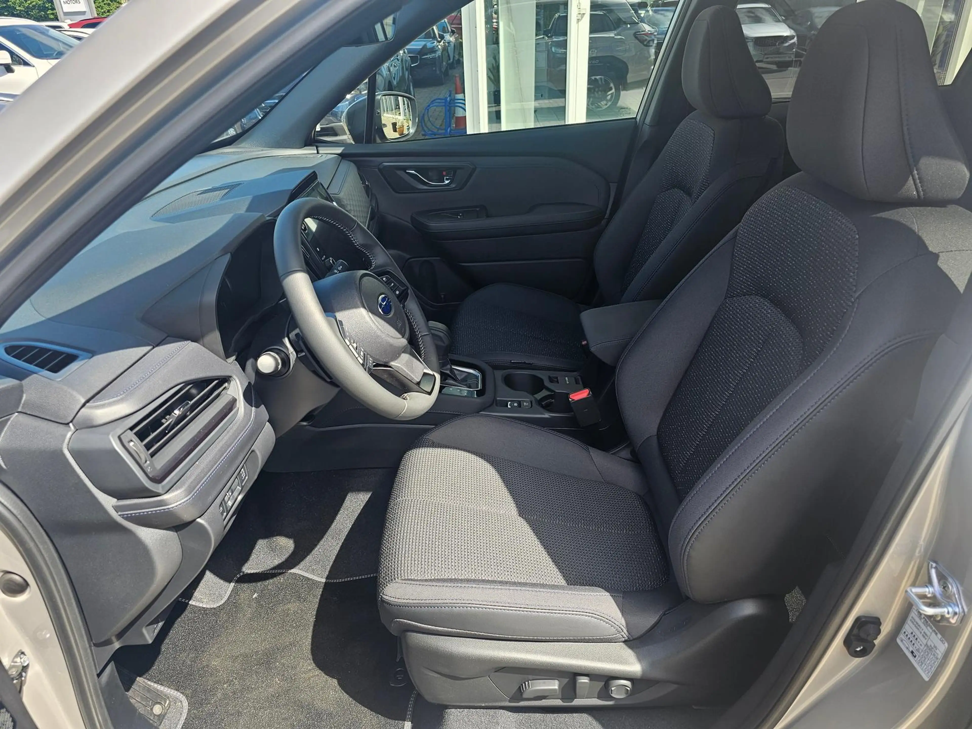 Subaru Forester 2.0ie e-Boxer Active Lineartronic — photo 8
