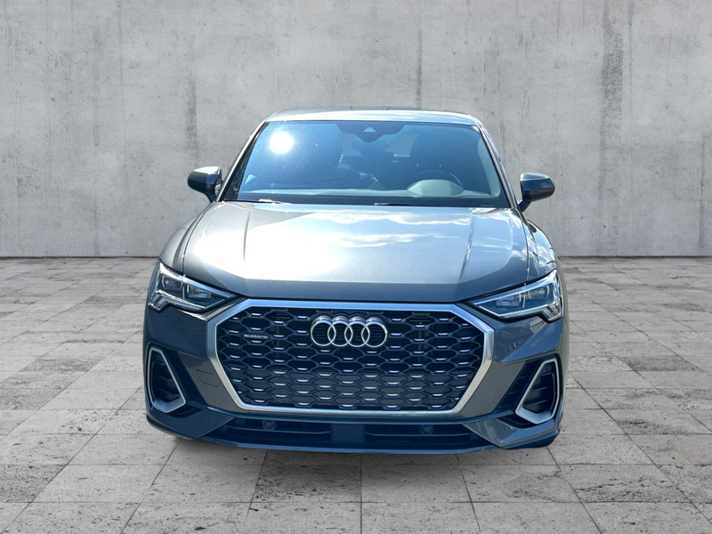 Audi Q3 45 2.0 TFSI quattro S line — photo 2