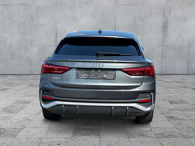 Audi Q3 45 2.0 TFSI quattro S line — photo 4