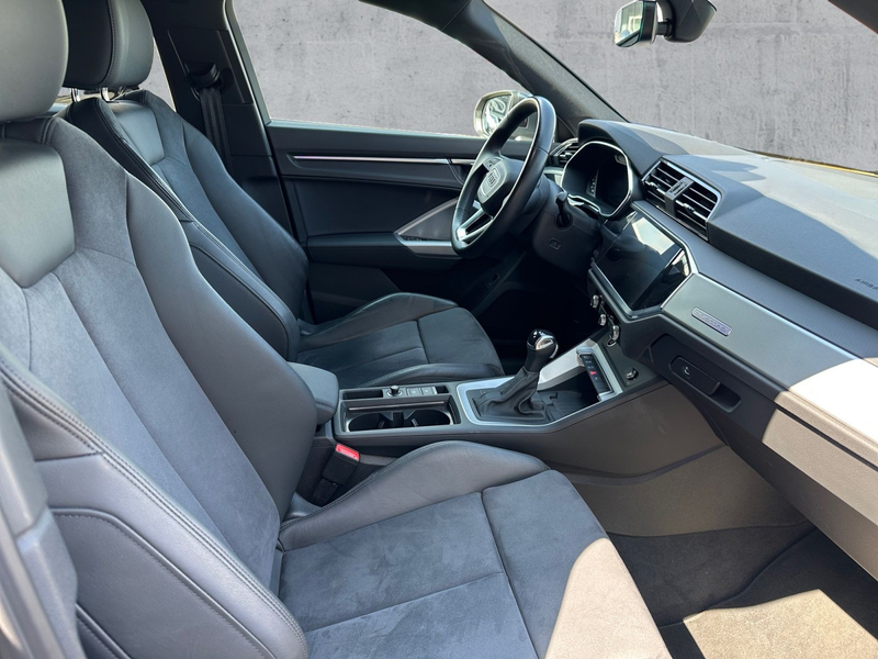 Audi Q3 45 2.0 TFSI quattro S line — photo 12