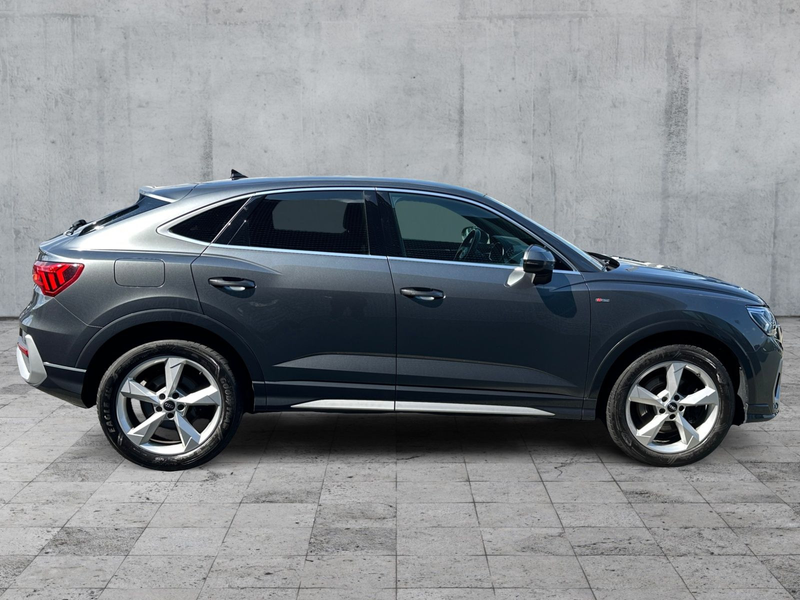 Audi Q3 45 2.0 TFSI quattro S line — photo 6