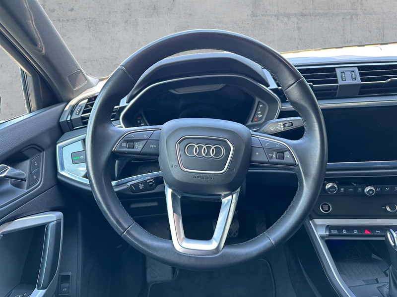 Audi Q3 45 2.0 TFSI quattro S line — photo 9
