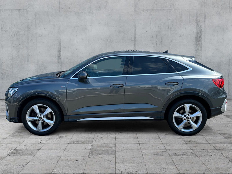 Audi Q3 45 2.0 TFSI quattro S line — photo 3