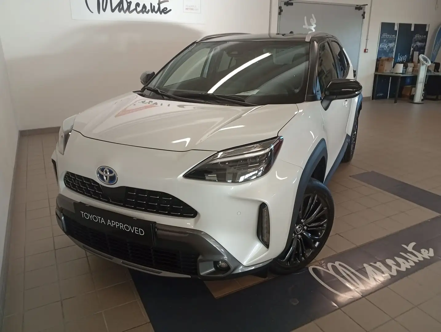 Toyota Yaris Cross Yaris Cross 1.5 Hybrid 5p. E-CVT Adventure Weiß - 1