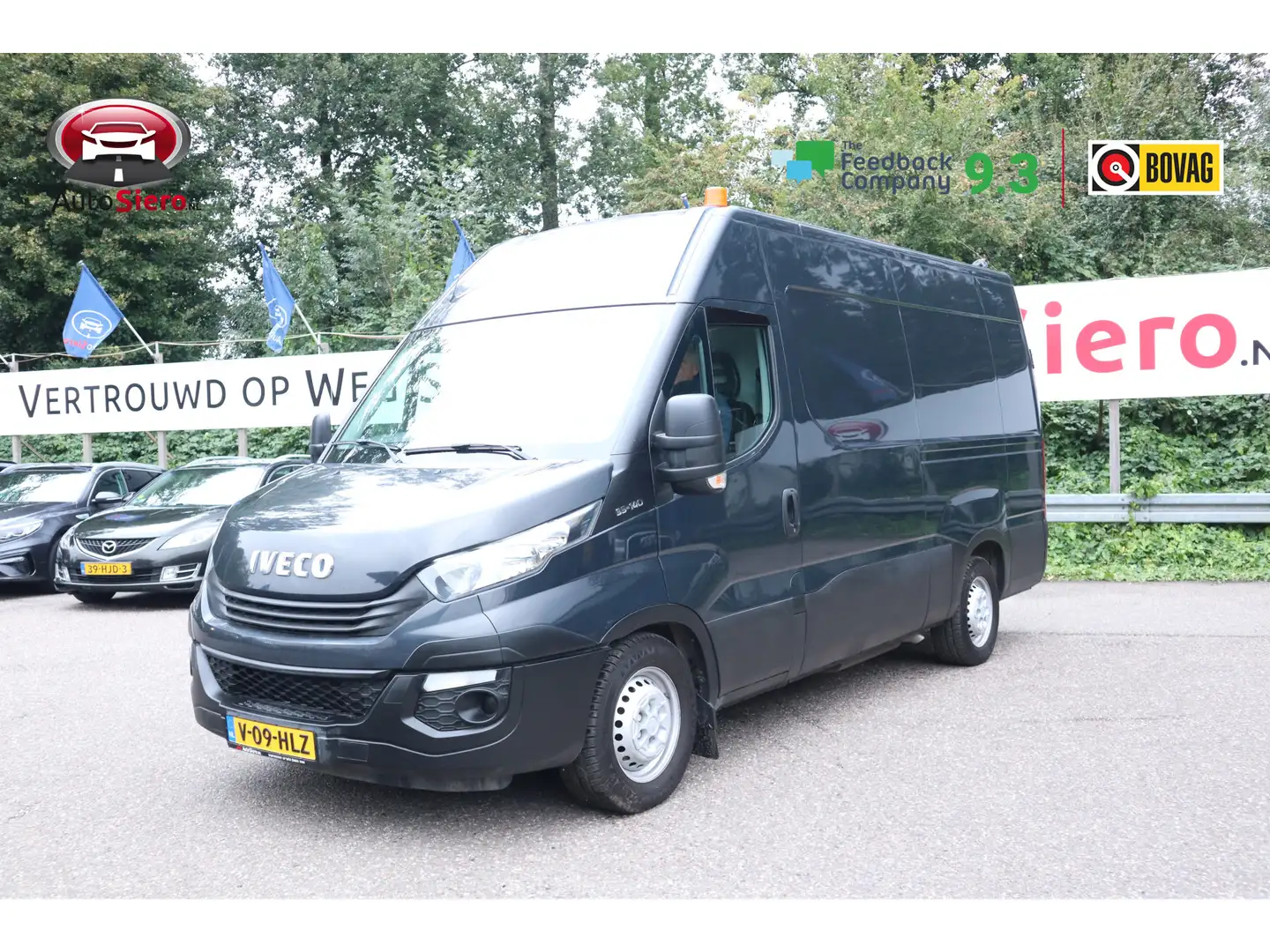 Iveco Daily 35S14V 2.3 352 H3 L-2 Navigatie, L2 H3, Trekhaak, Zwart - 1