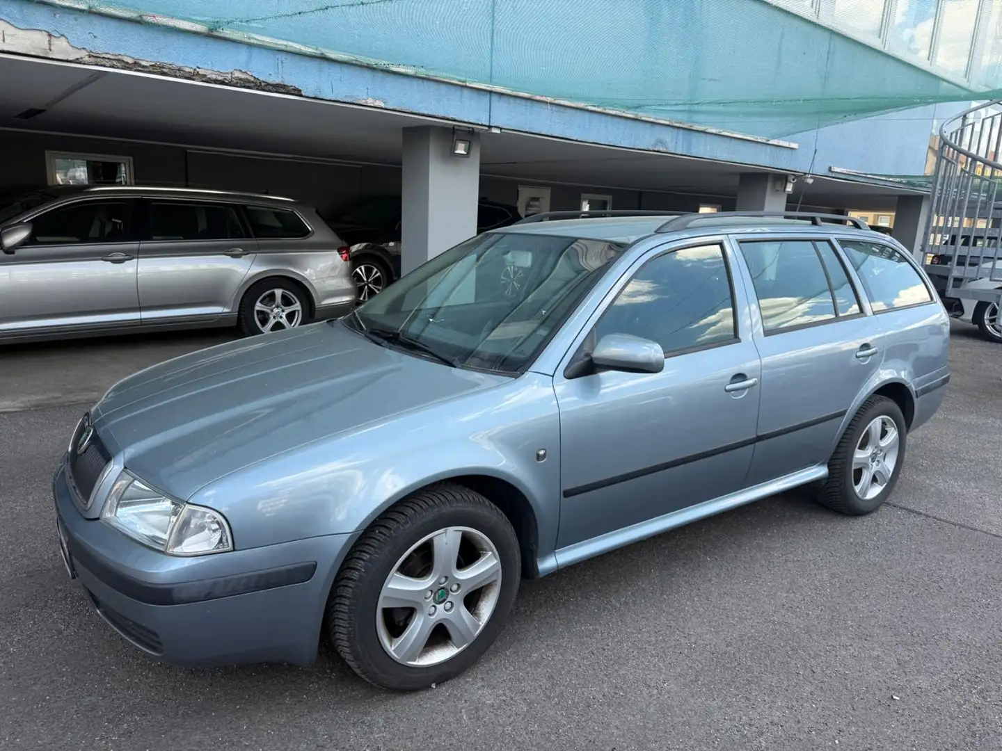 Skoda Octavia Combi Ambiente*Aut*Klima*Ahk*PDC Gris - 1